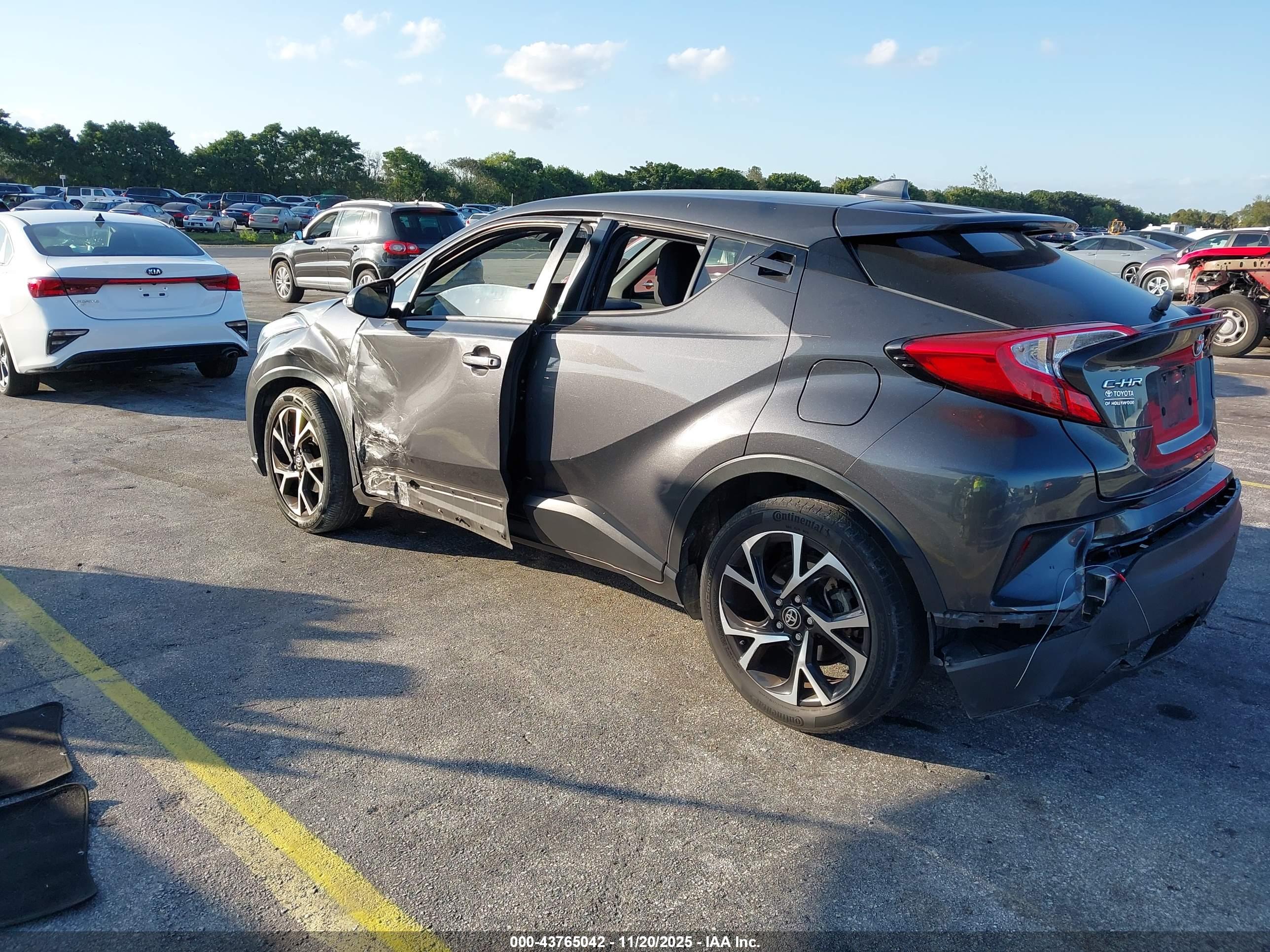 TOYOTA C-HR image 3