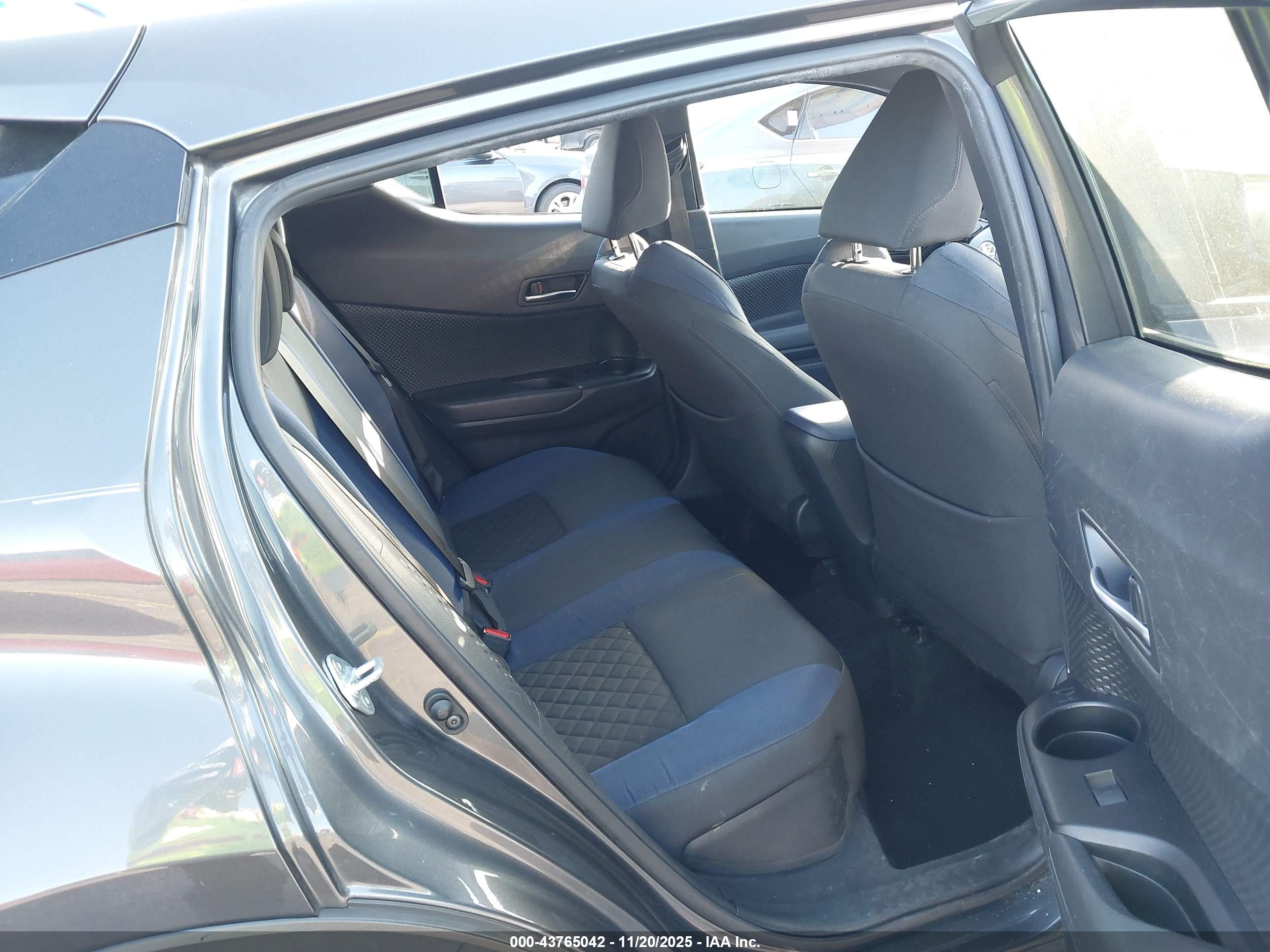 TOYOTA C-HR image 8