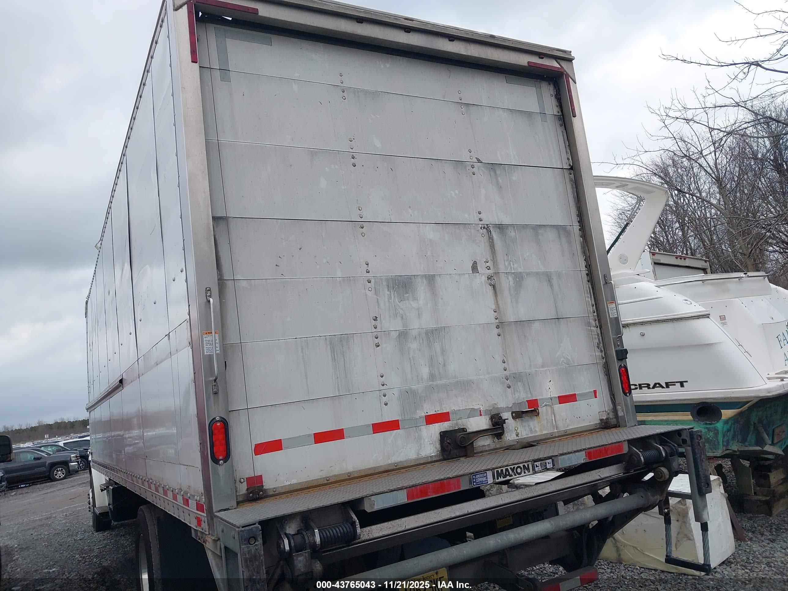 FREIGHTLINER M2 image 3