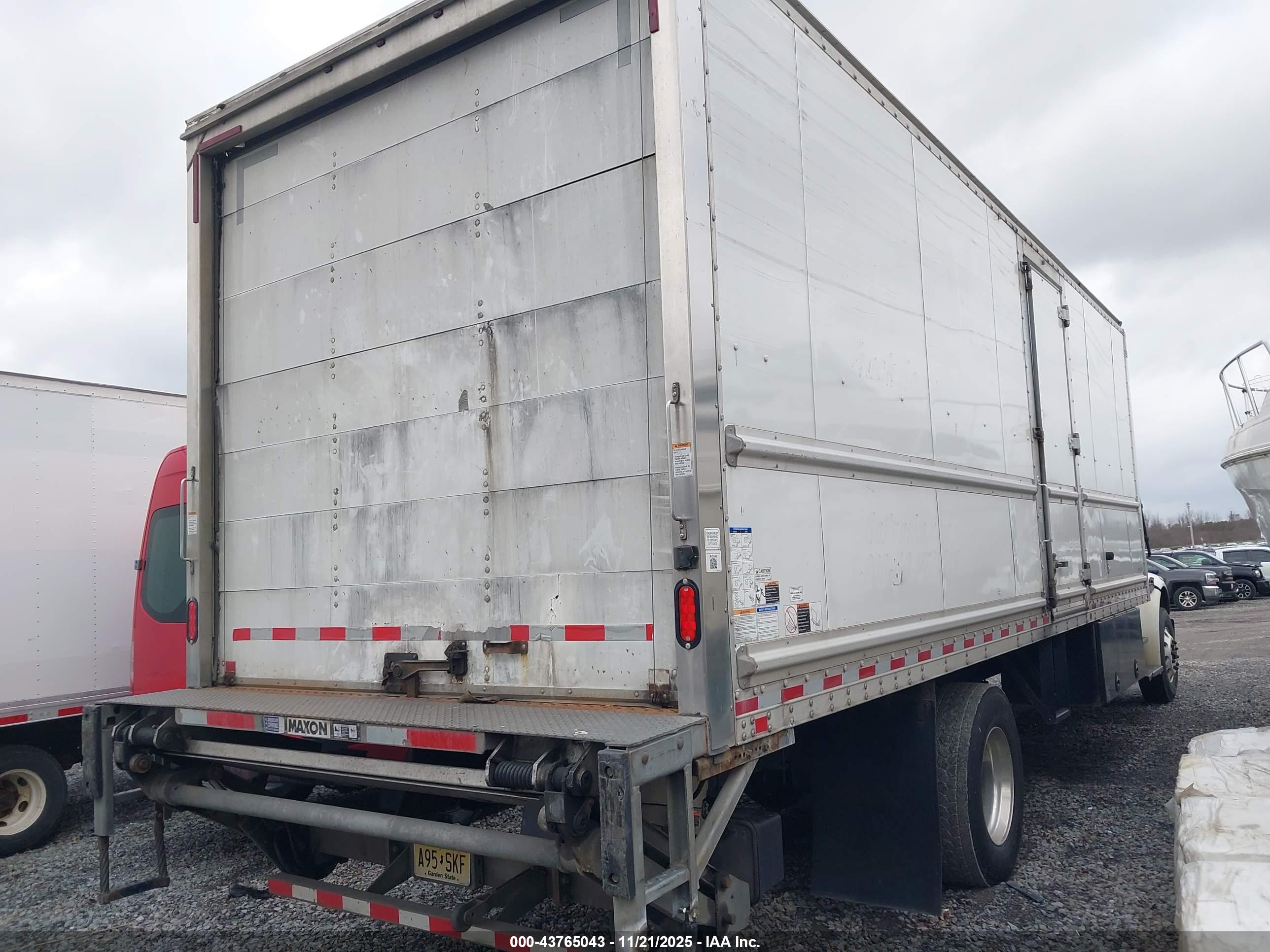 FREIGHTLINER M2 image 4