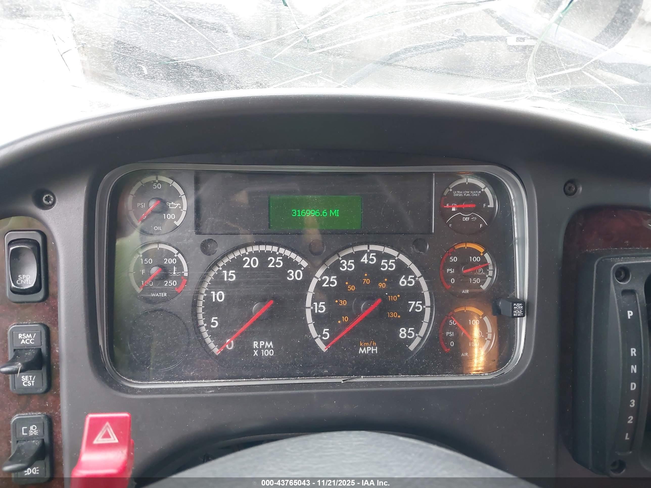 FREIGHTLINER M2 image 6