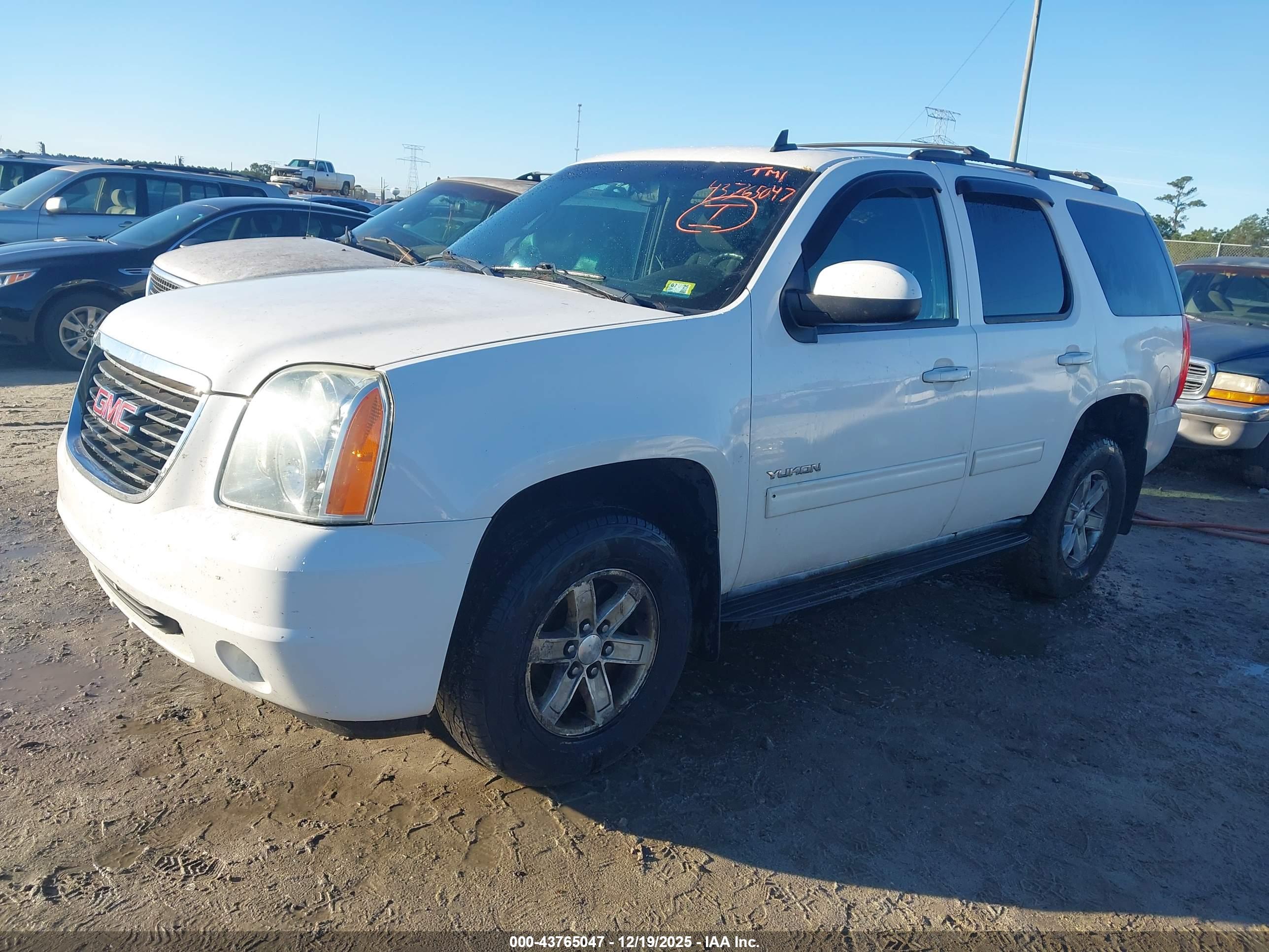 GMC YUKON image 2