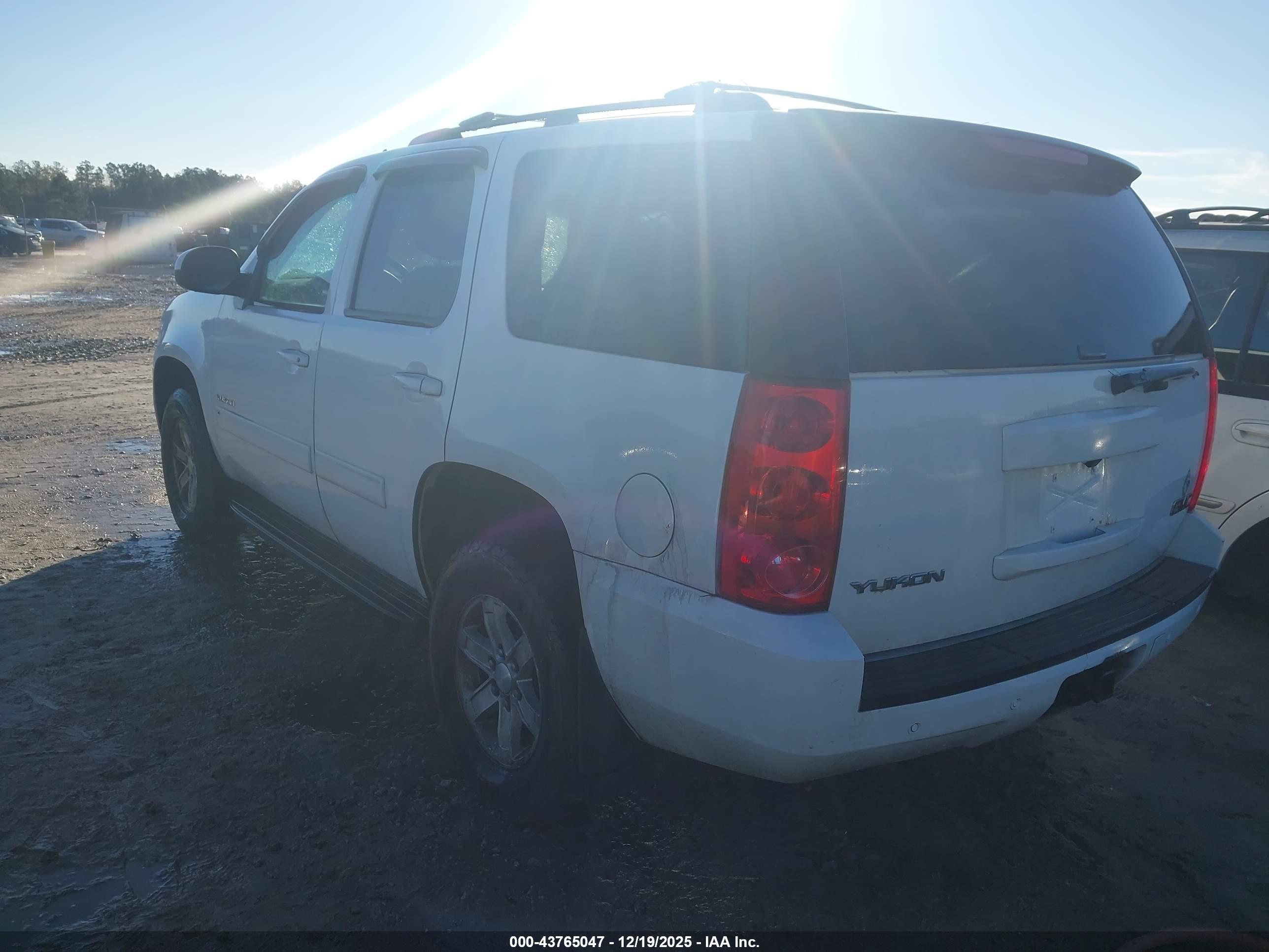 GMC YUKON image 3