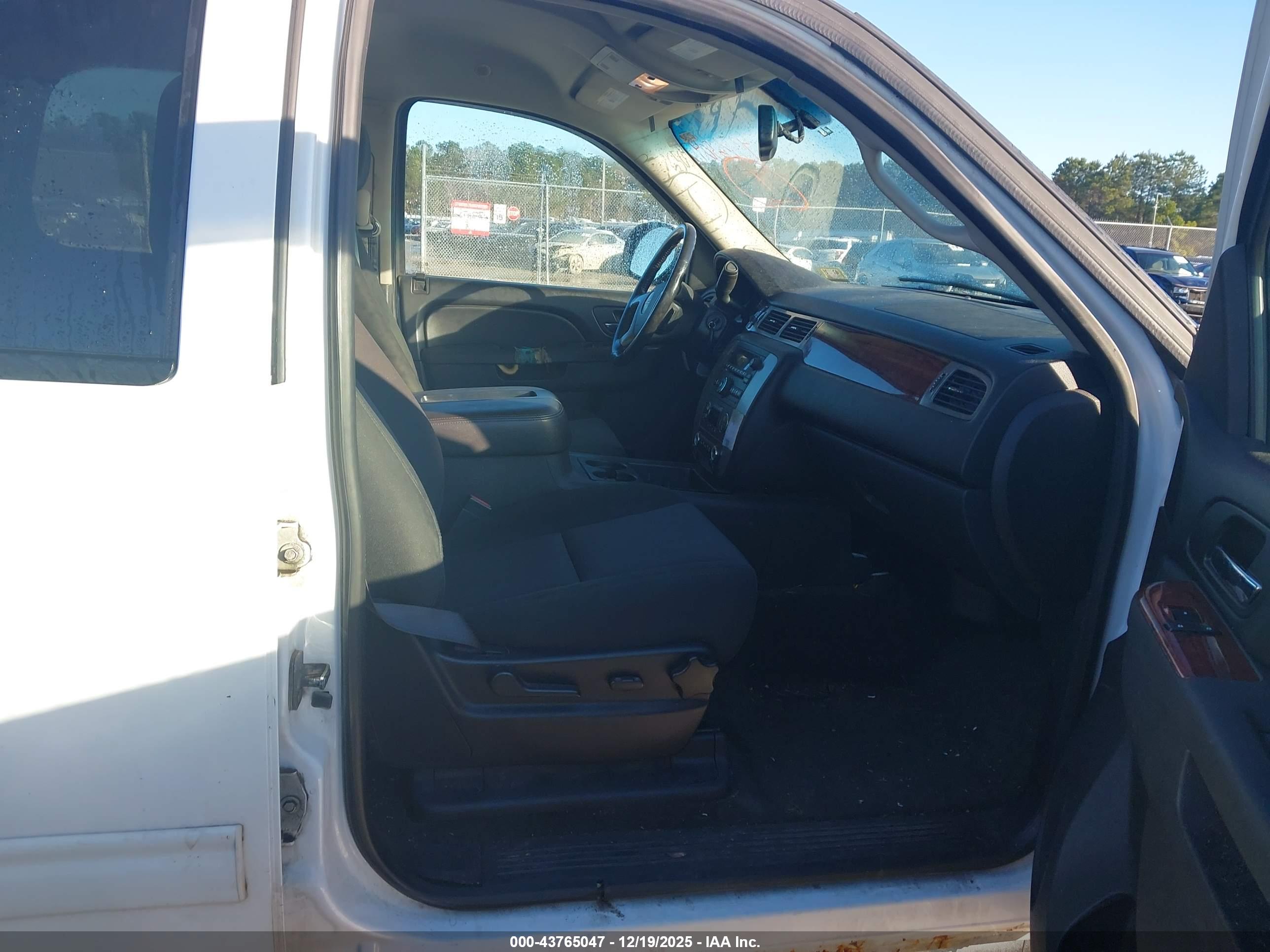 GMC YUKON image 5