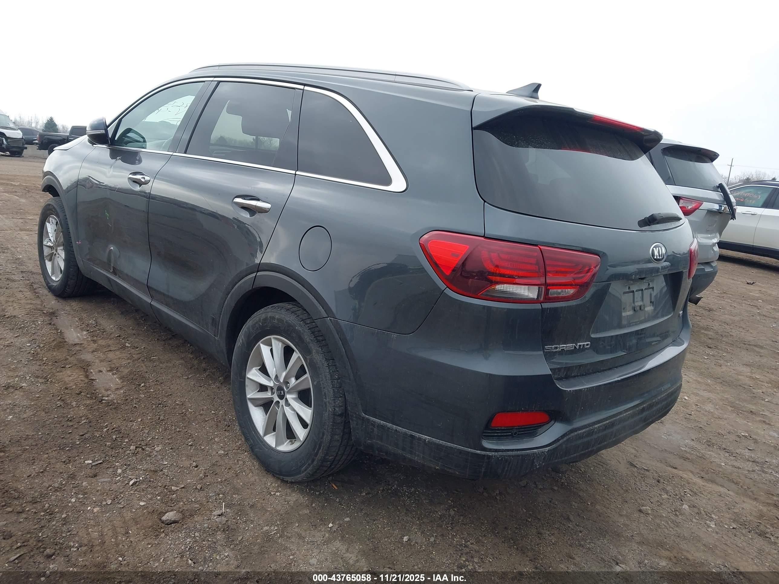 KIA SORENTO image 3