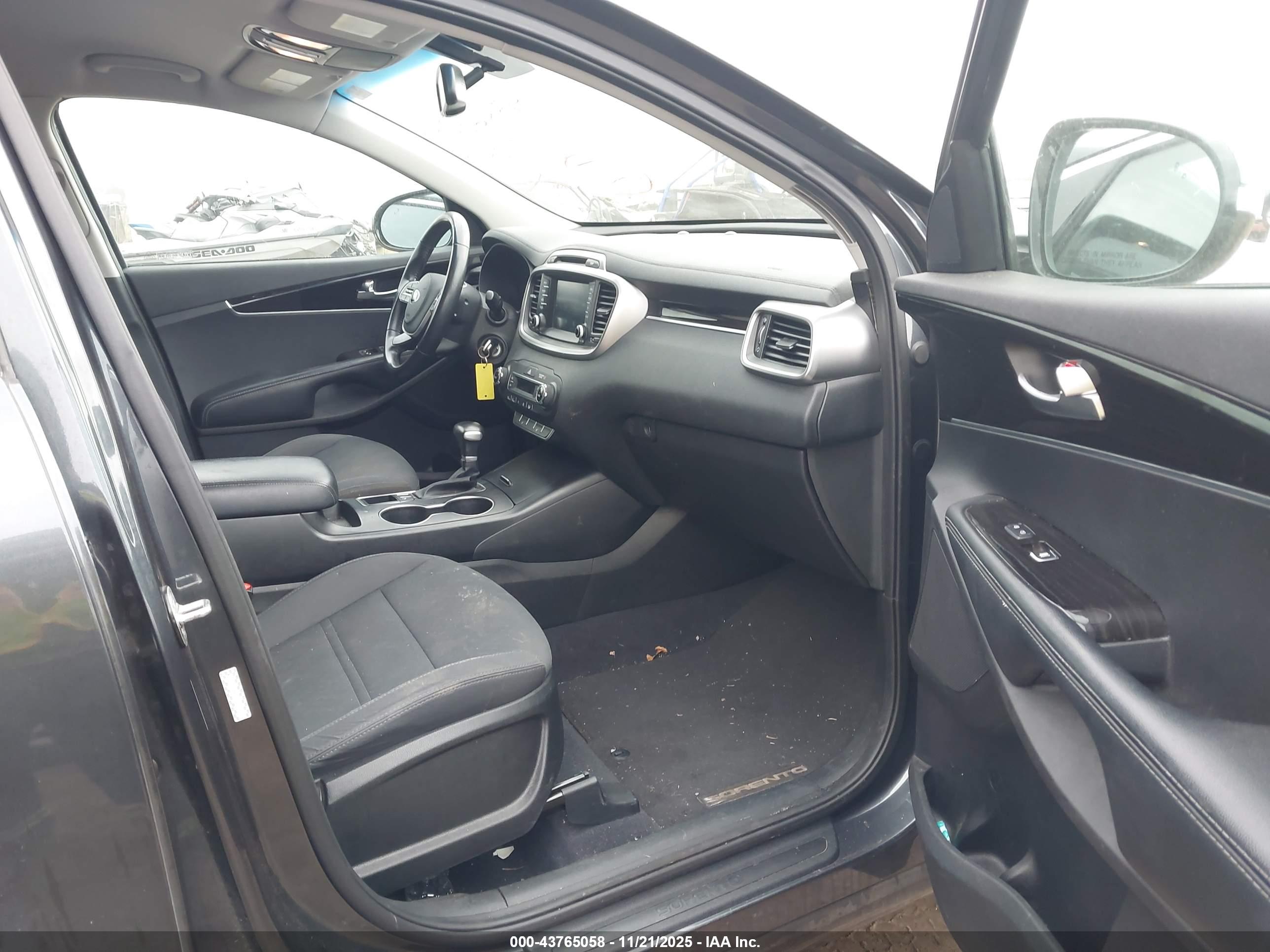 KIA SORENTO image 5