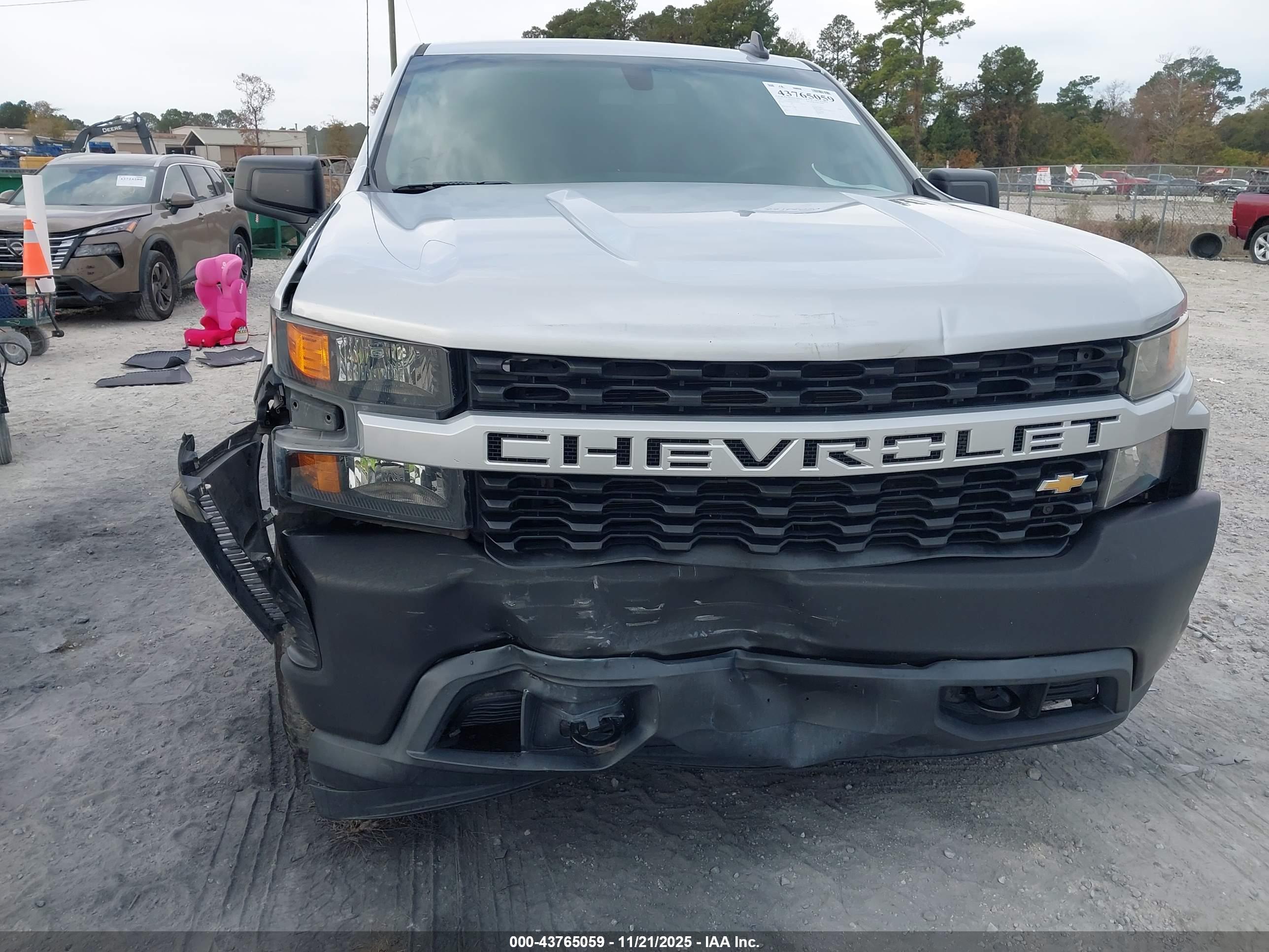 CHEVROLET SILVERADO image 6