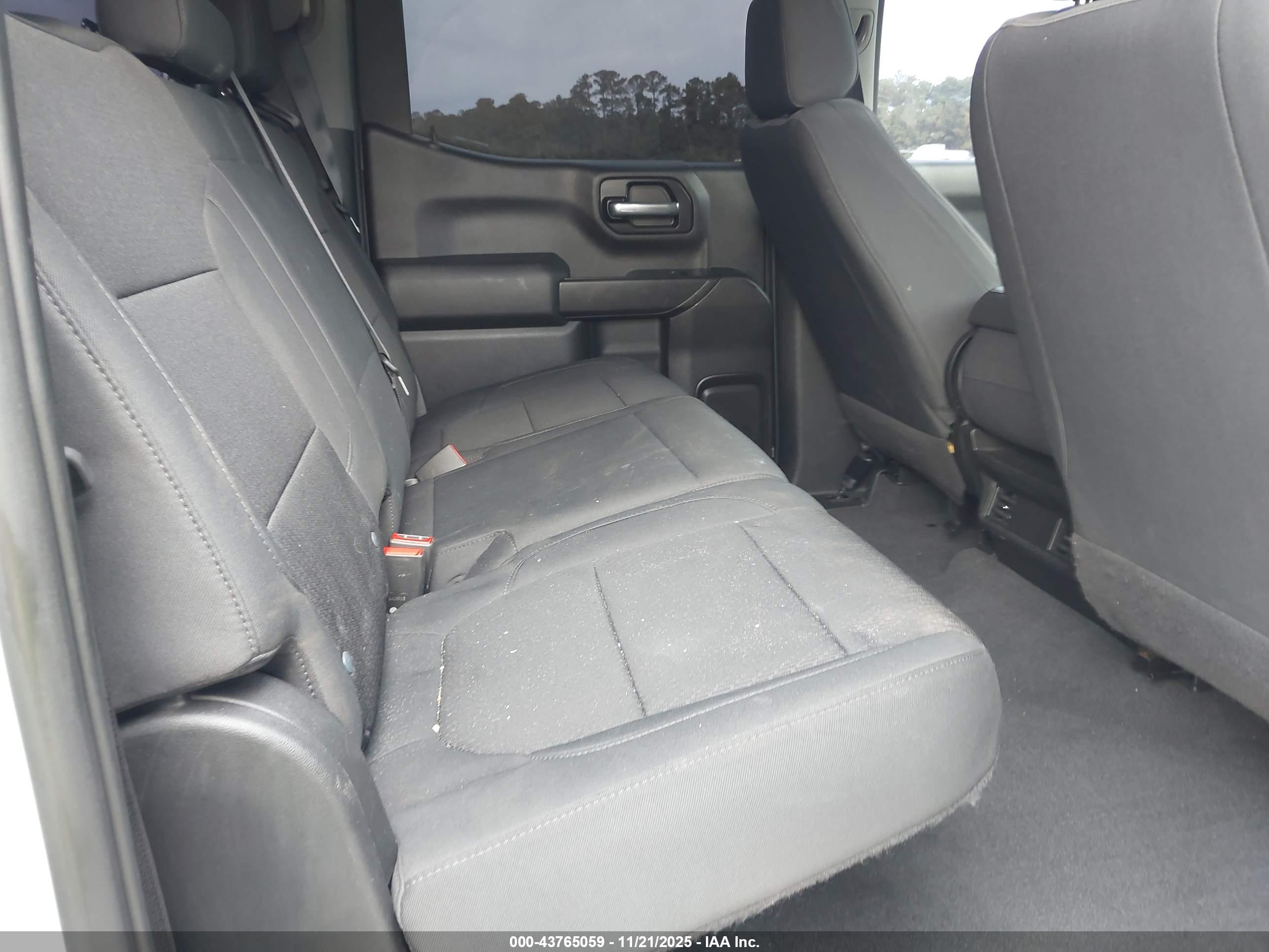 CHEVROLET SILVERADO image 8