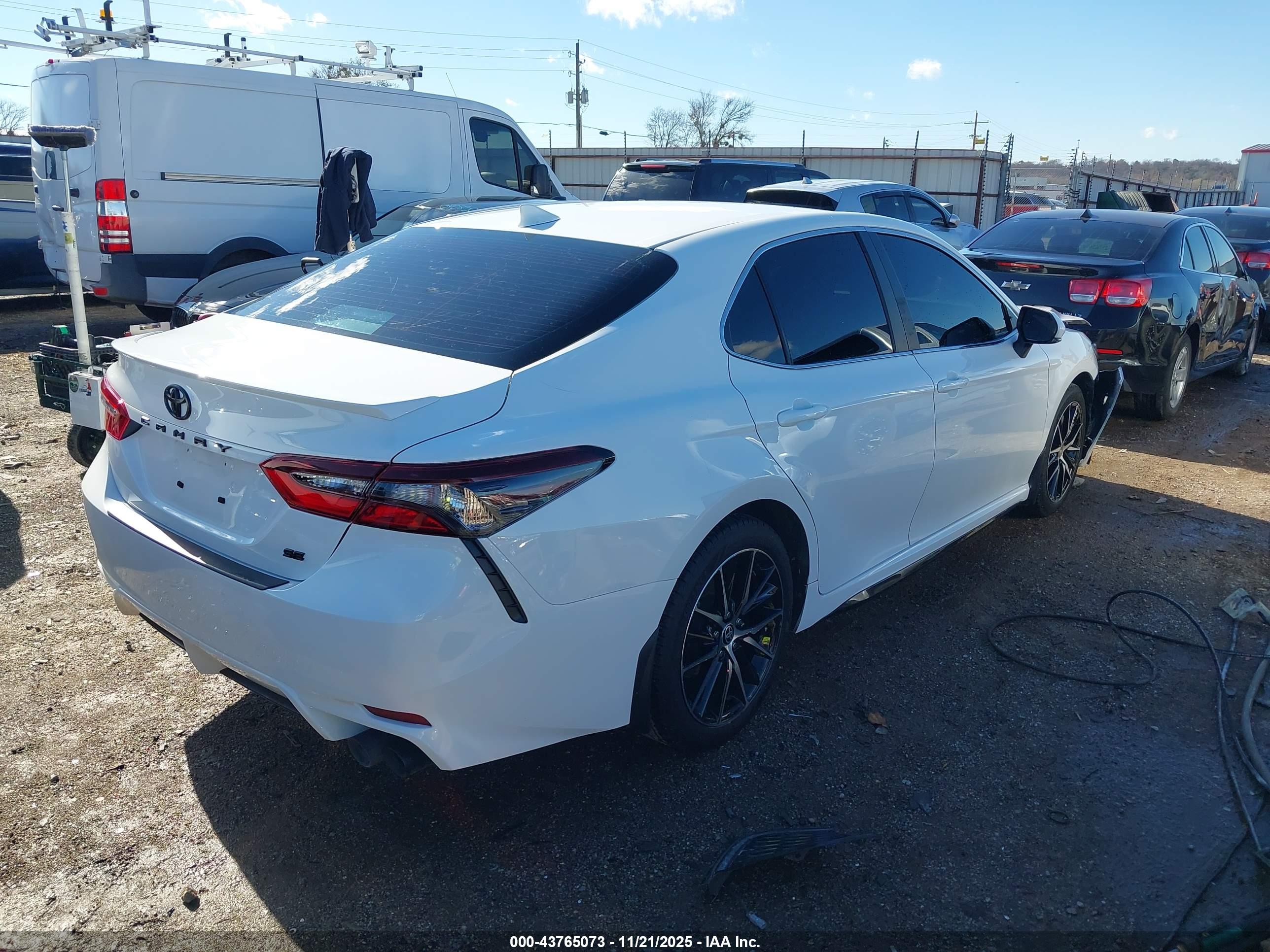 TOYOTA CAMRY image 4