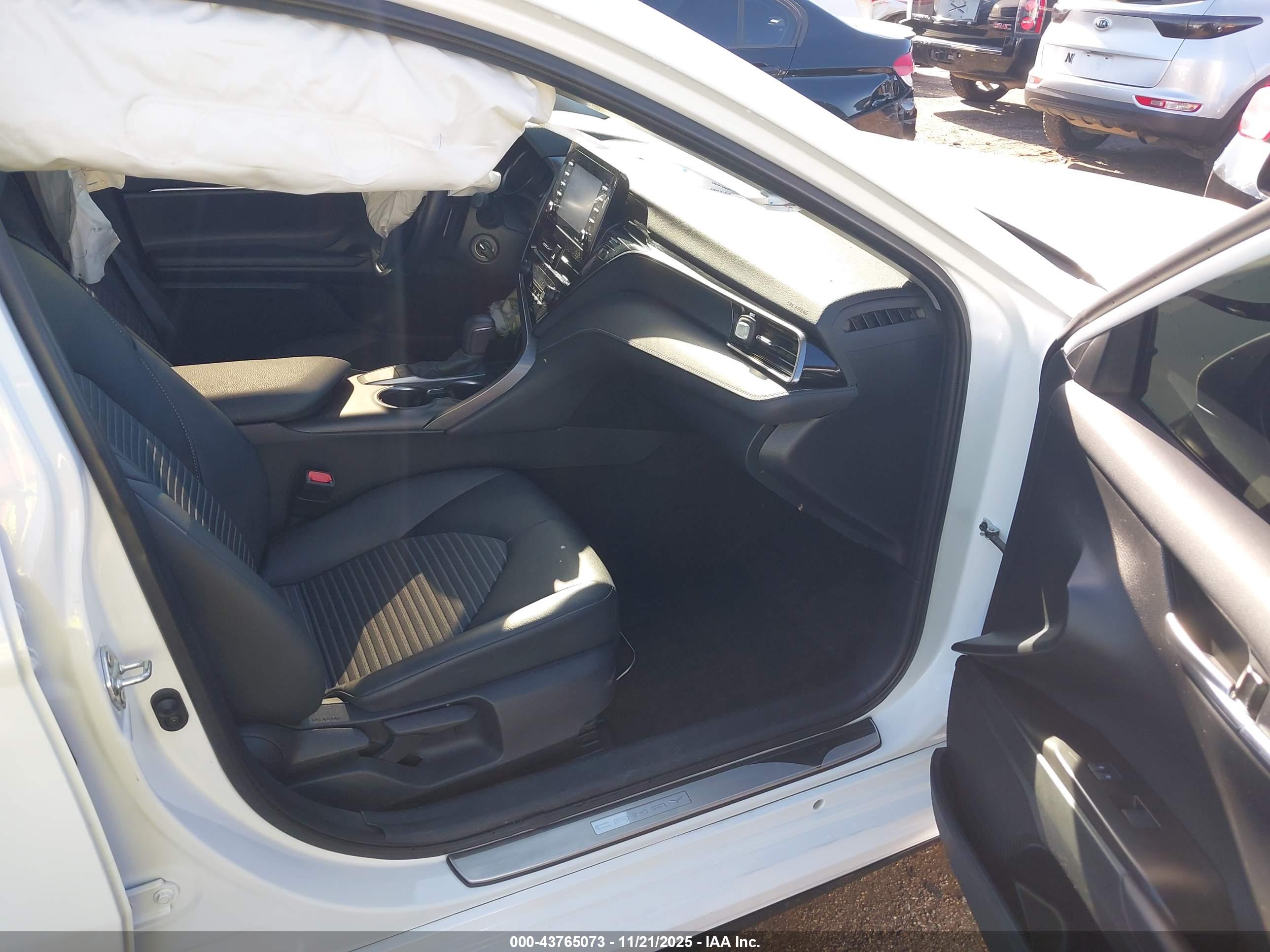TOYOTA CAMRY image 5