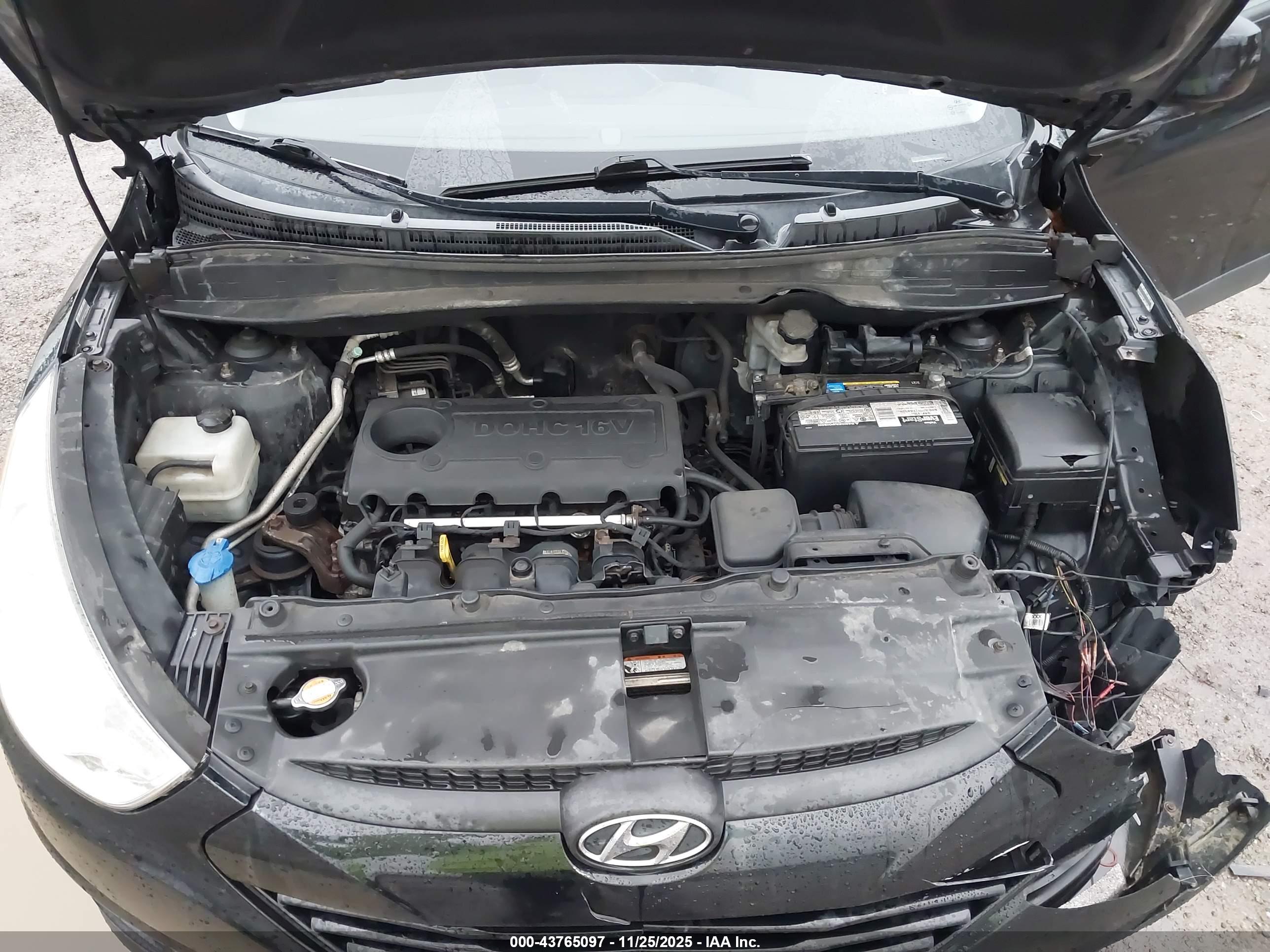 HYUNDAI TUCSON image 10