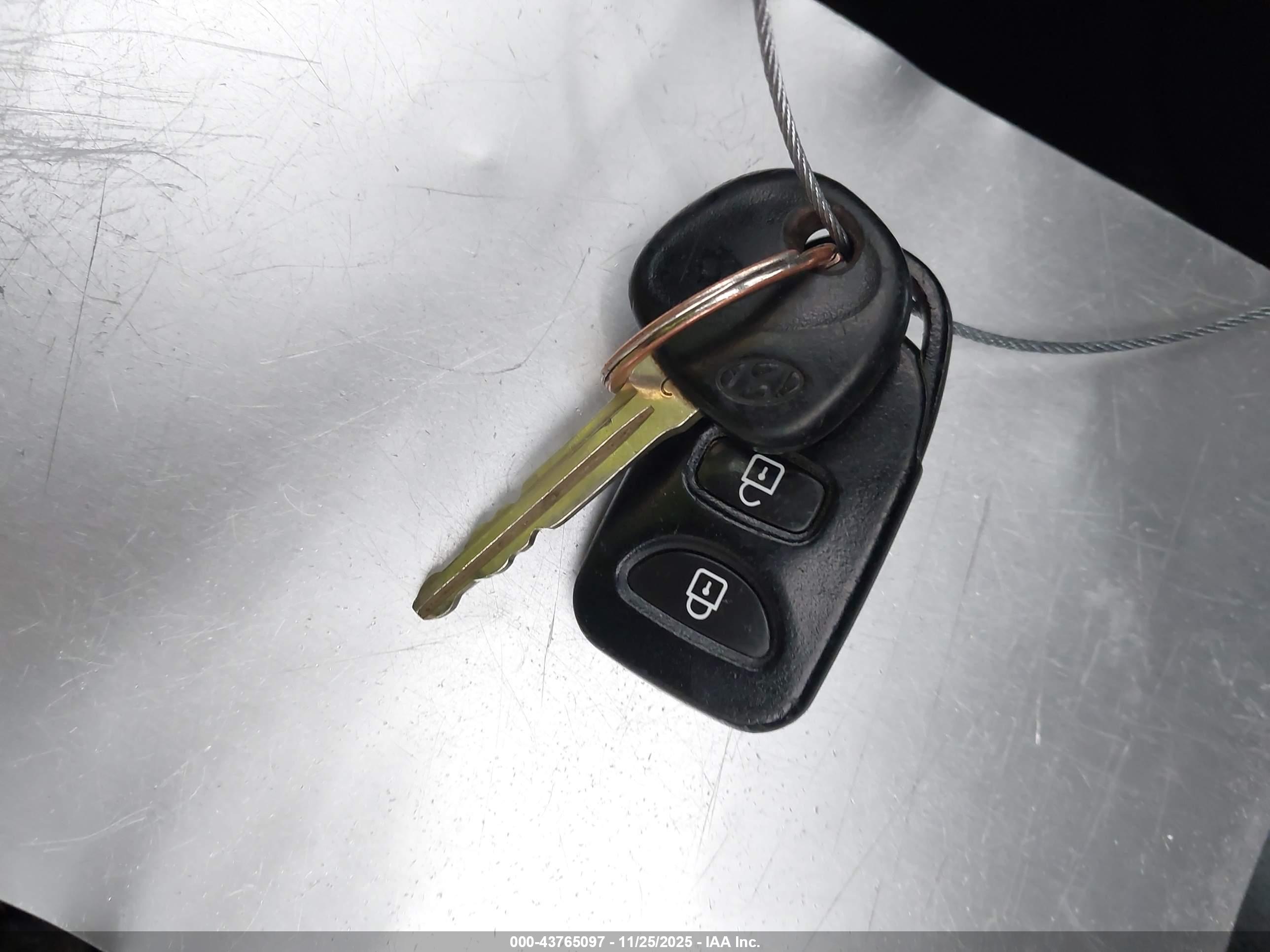 HYUNDAI TUCSON image 11