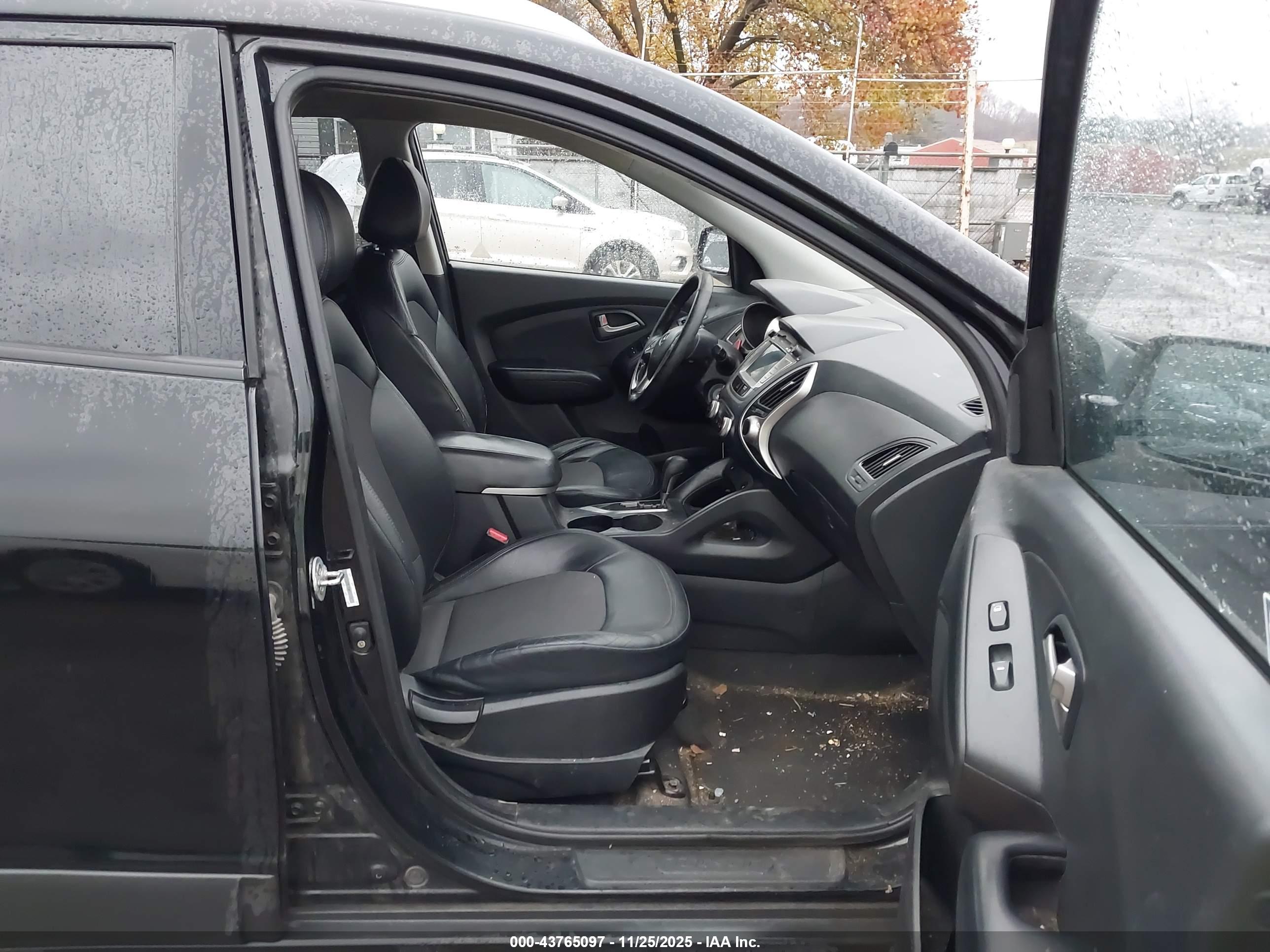 HYUNDAI TUCSON image 5