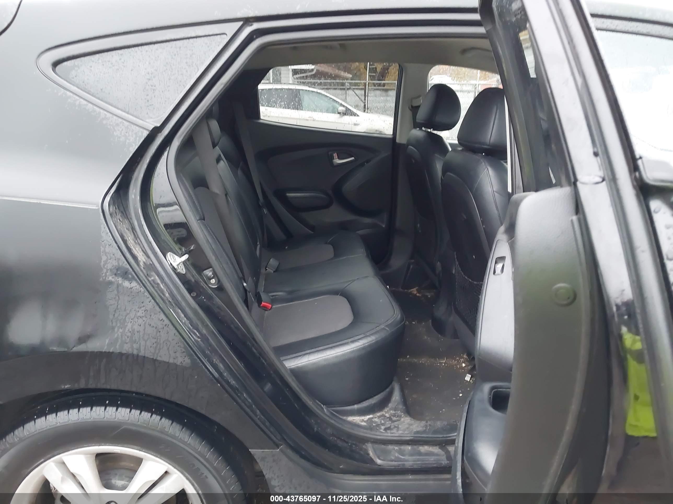 HYUNDAI TUCSON image 8