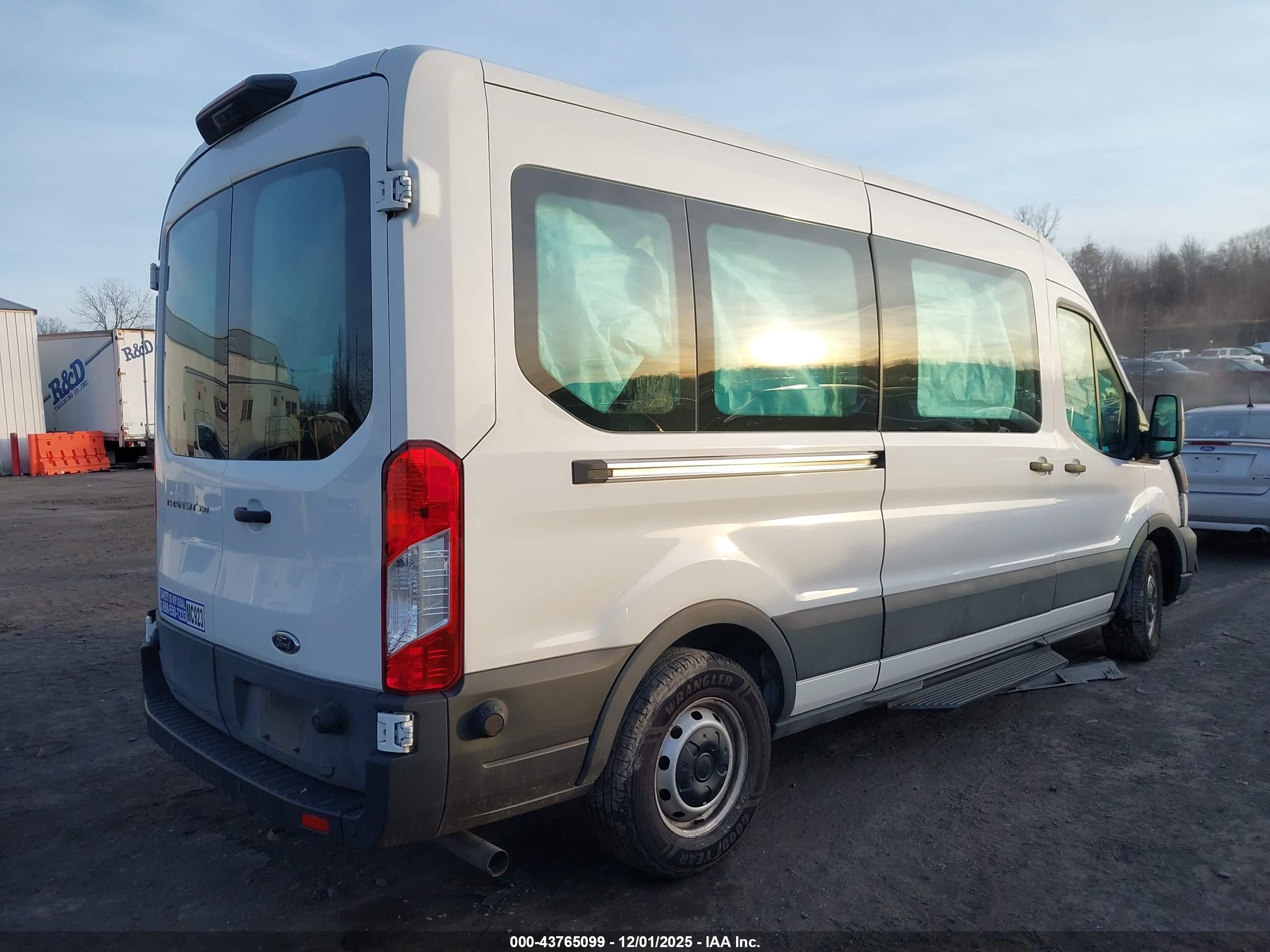 FORD TRANSIT-350 image 4