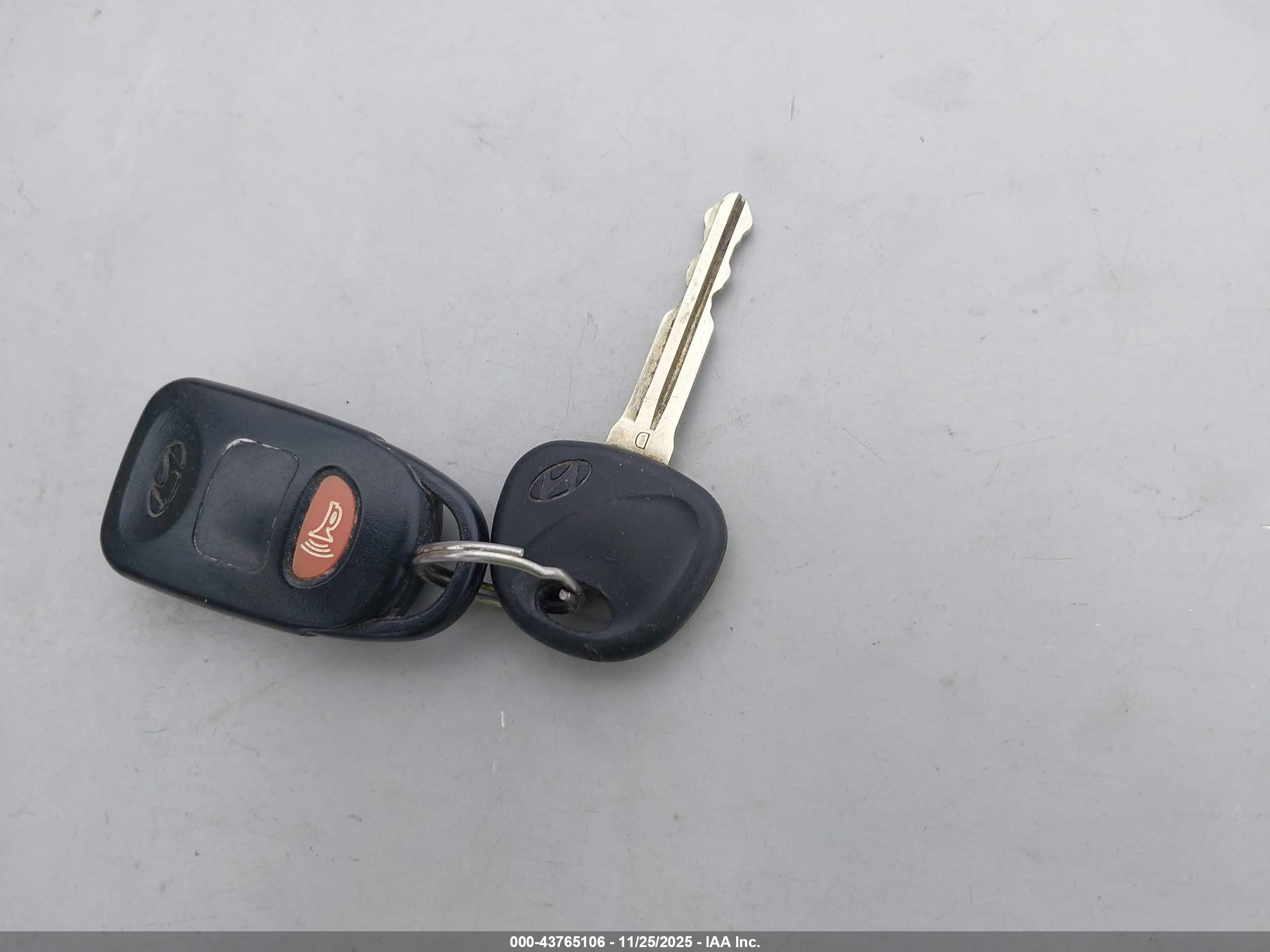 HYUNDAI ELANTRA image 11
