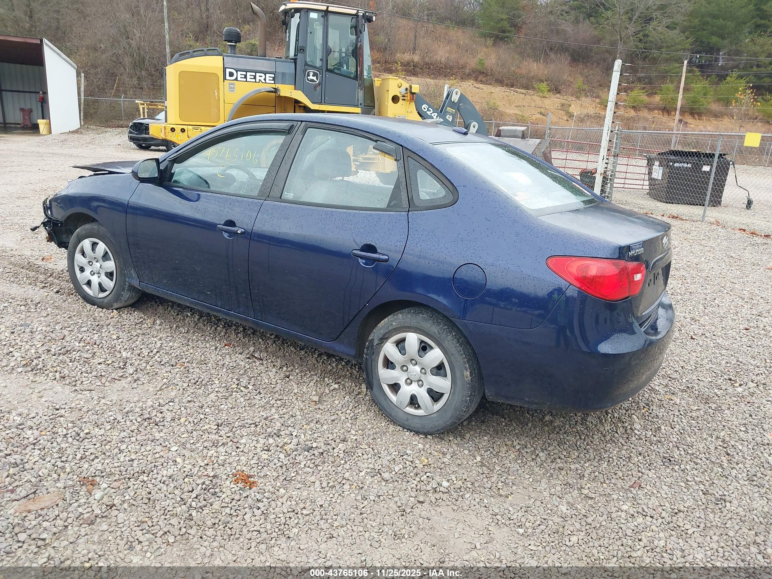 HYUNDAI ELANTRA image 3