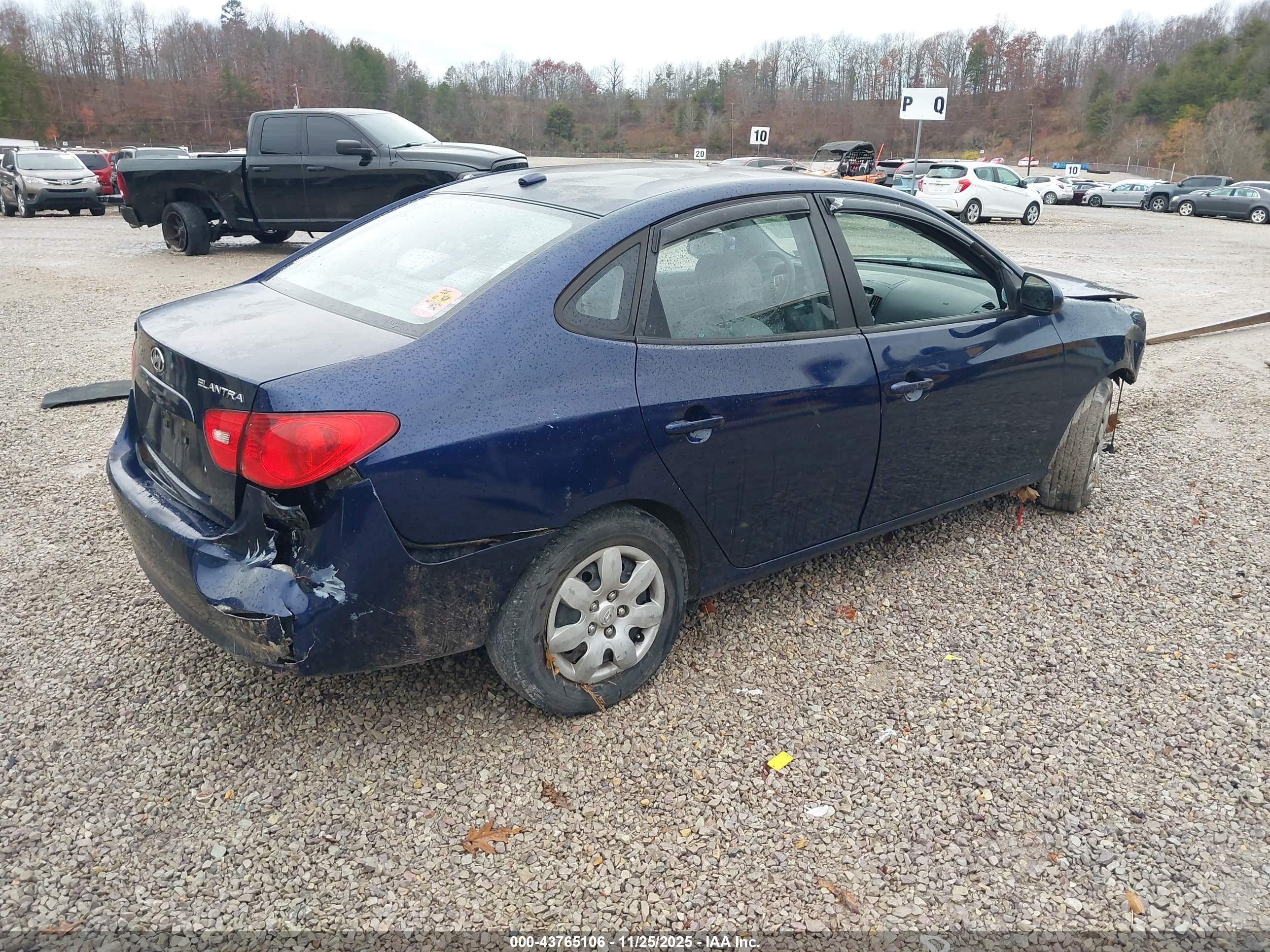 HYUNDAI ELANTRA image 4