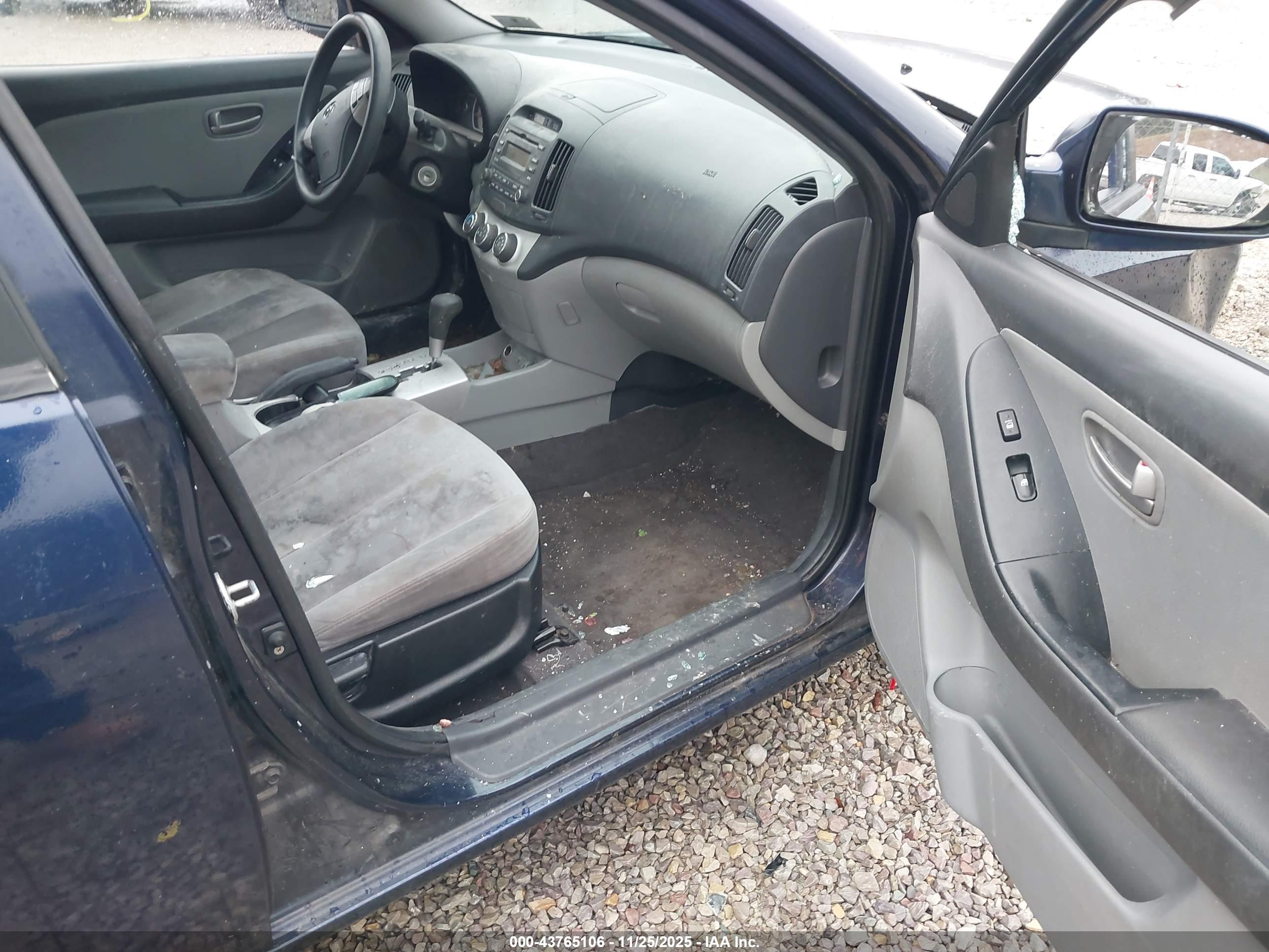 HYUNDAI ELANTRA image 5