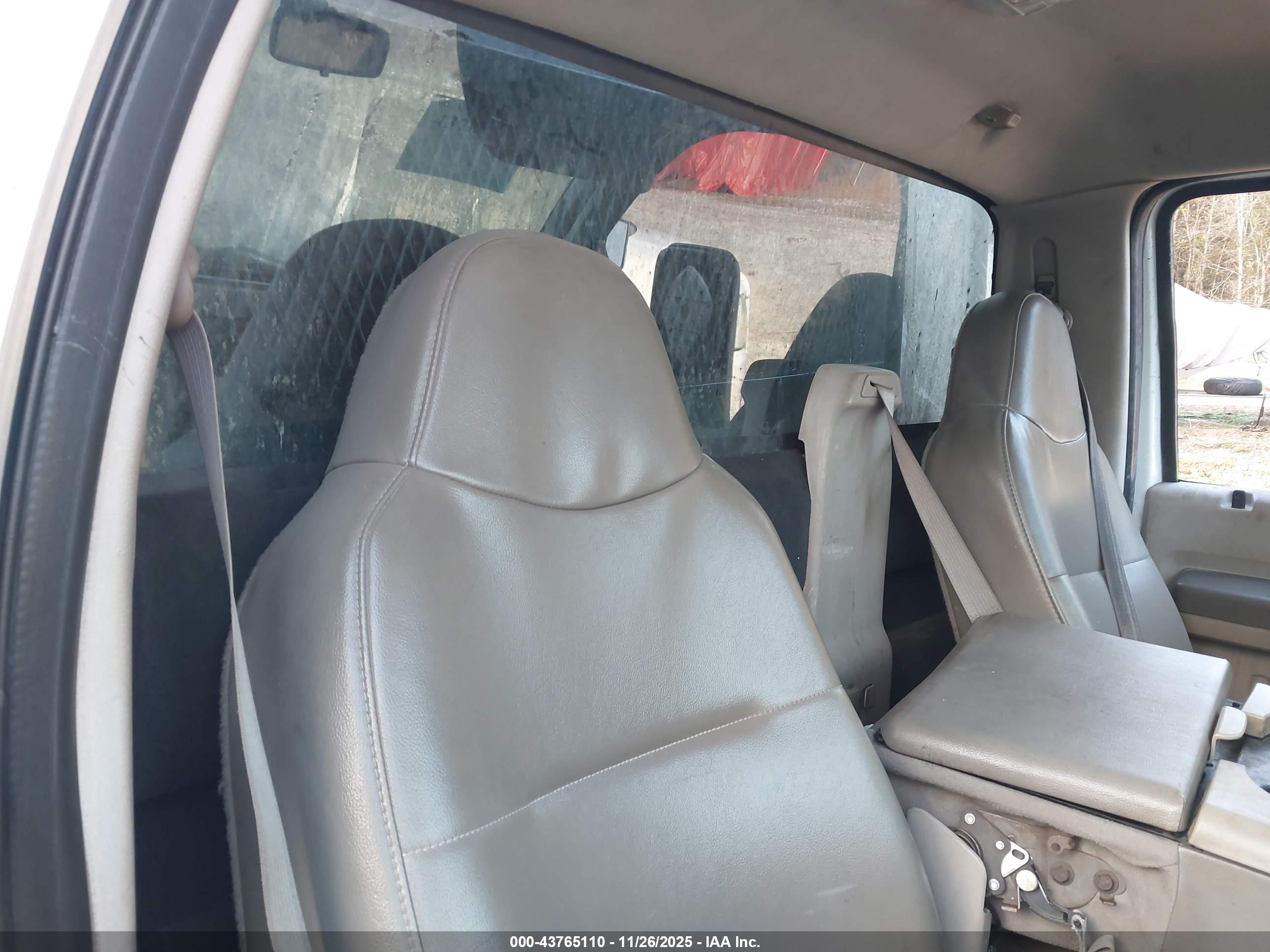 FORD F550 image 8