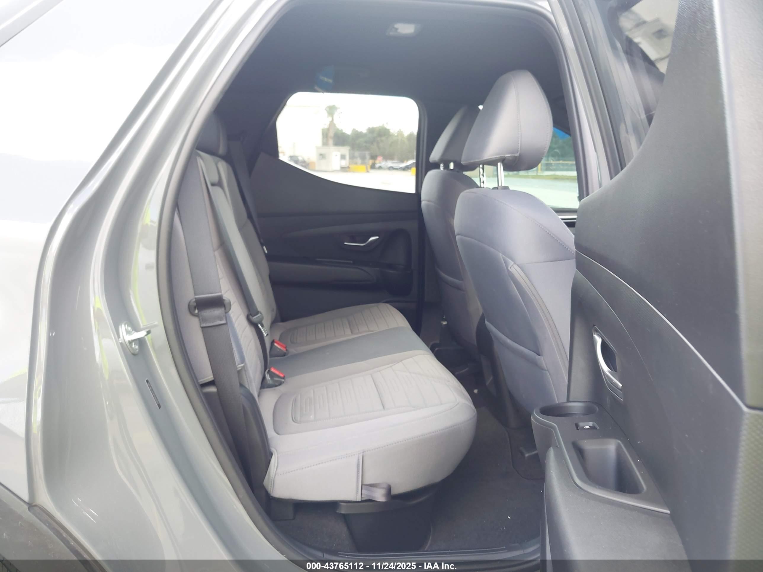 HYUNDAI SANTA image 8