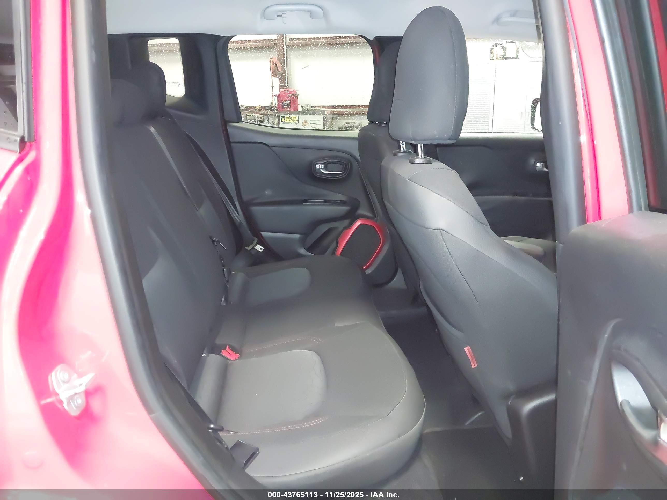 JEEP RENEGADE image 8