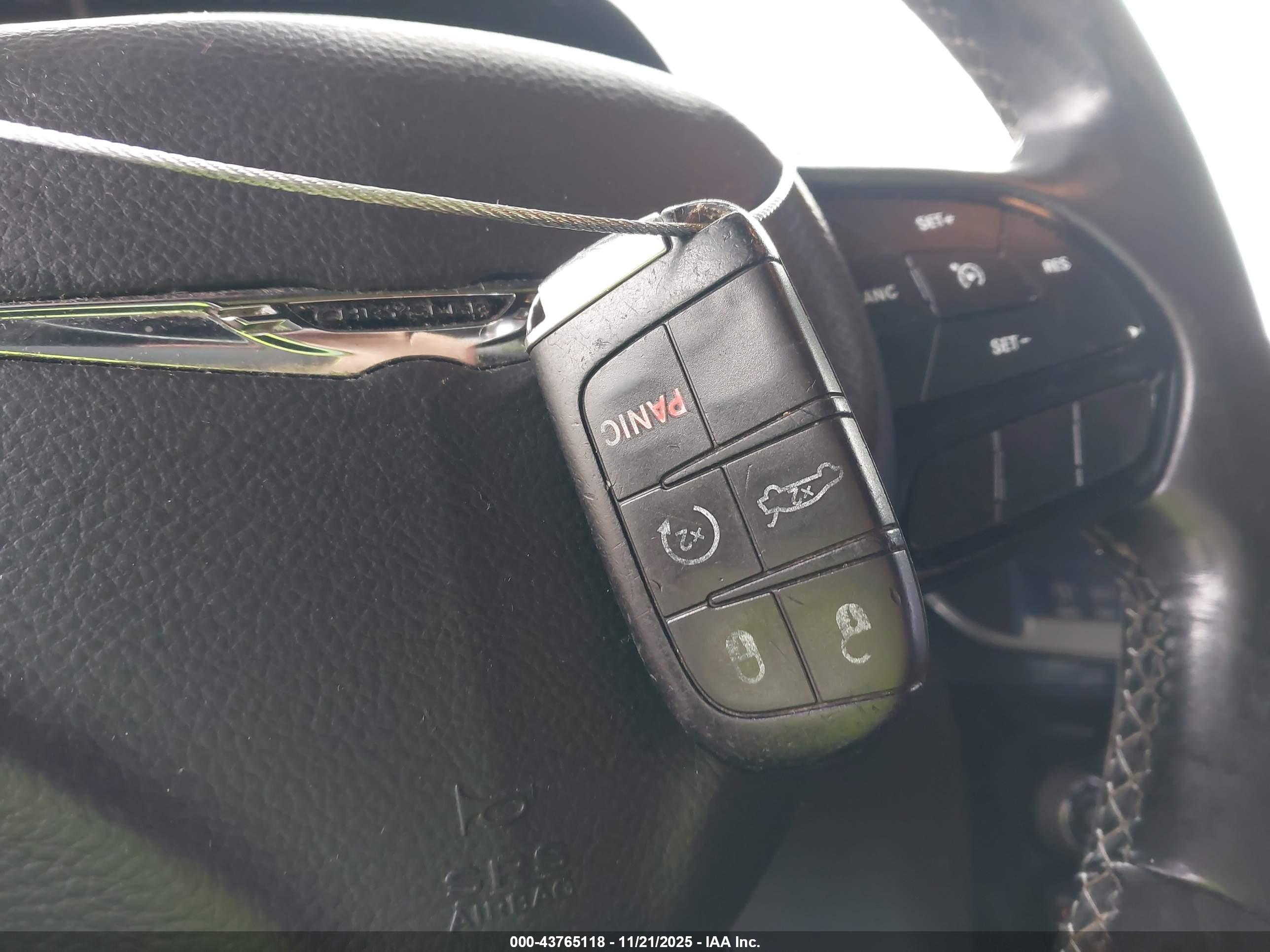 CHRYSLER 300 image 11