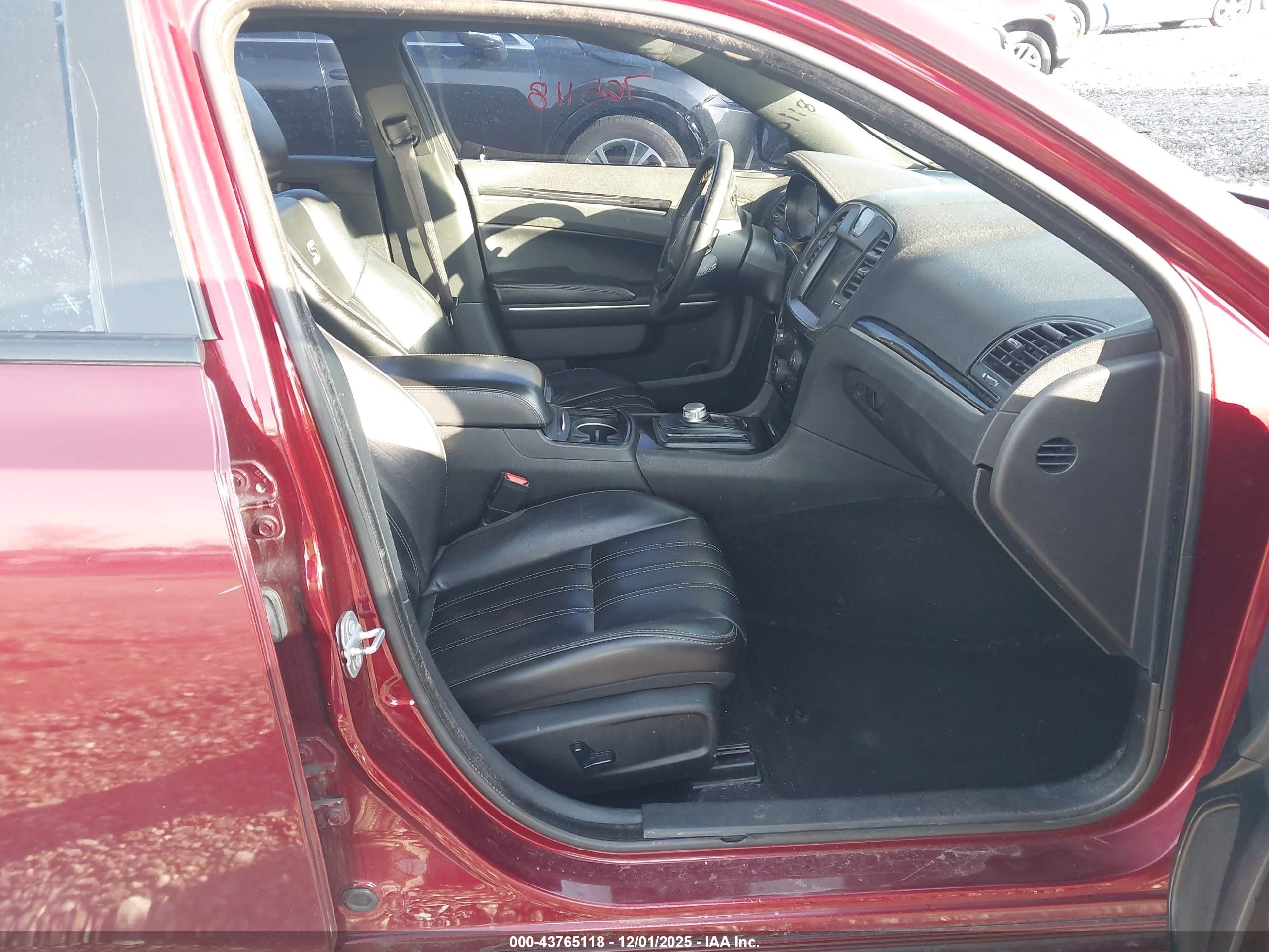 CHRYSLER 300 image 5
