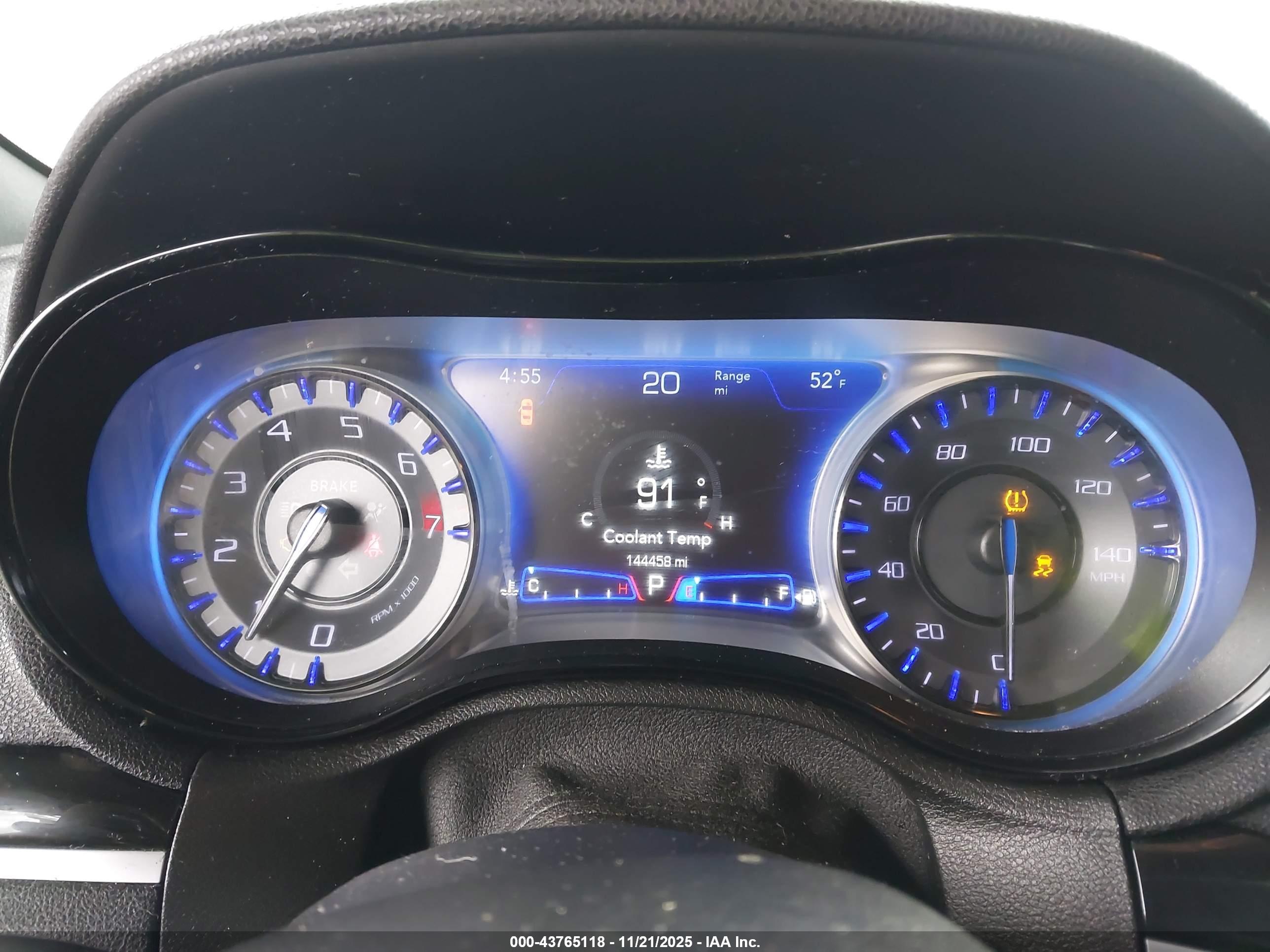 CHRYSLER 300 image 7