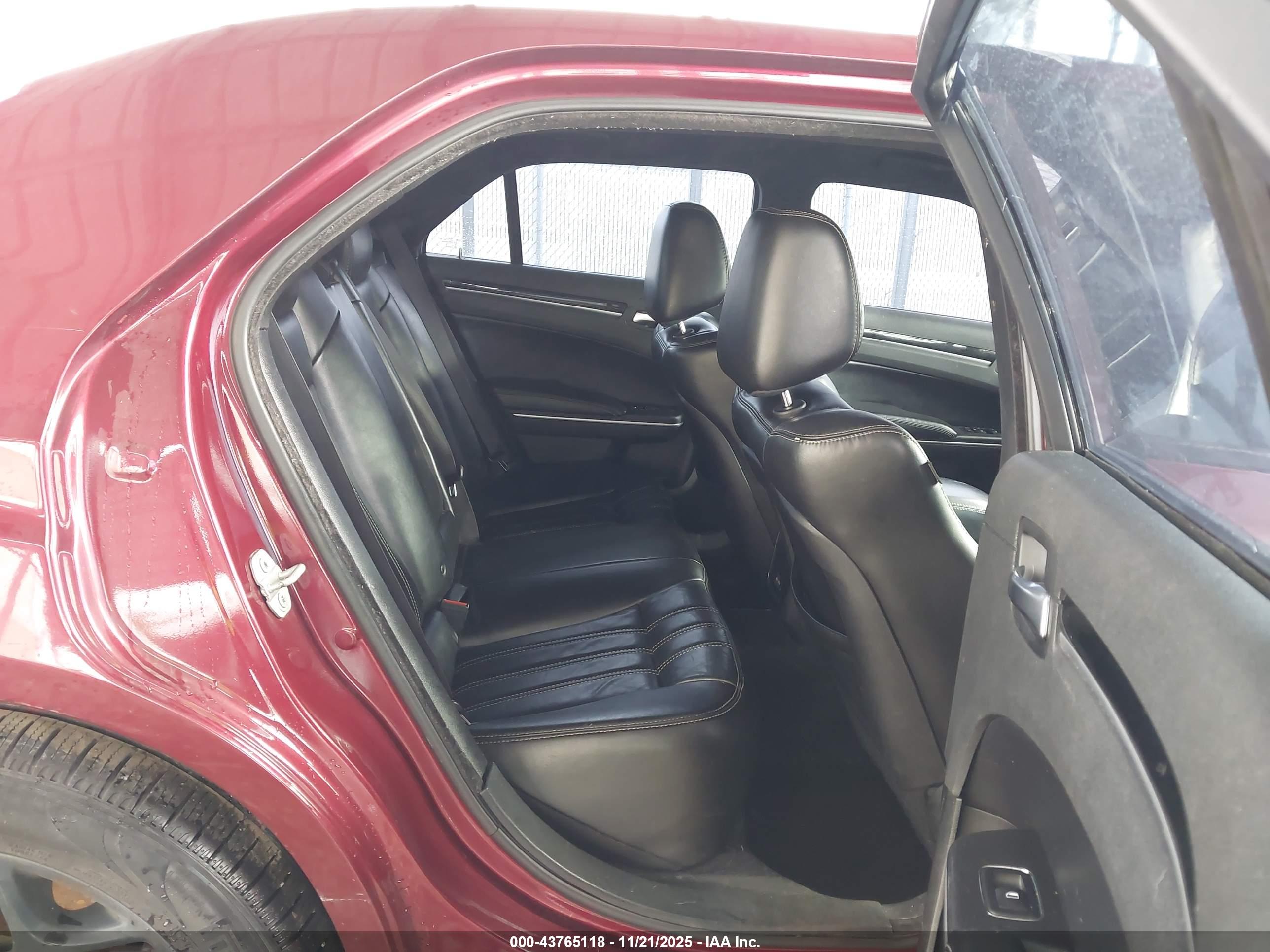 CHRYSLER 300 image 8