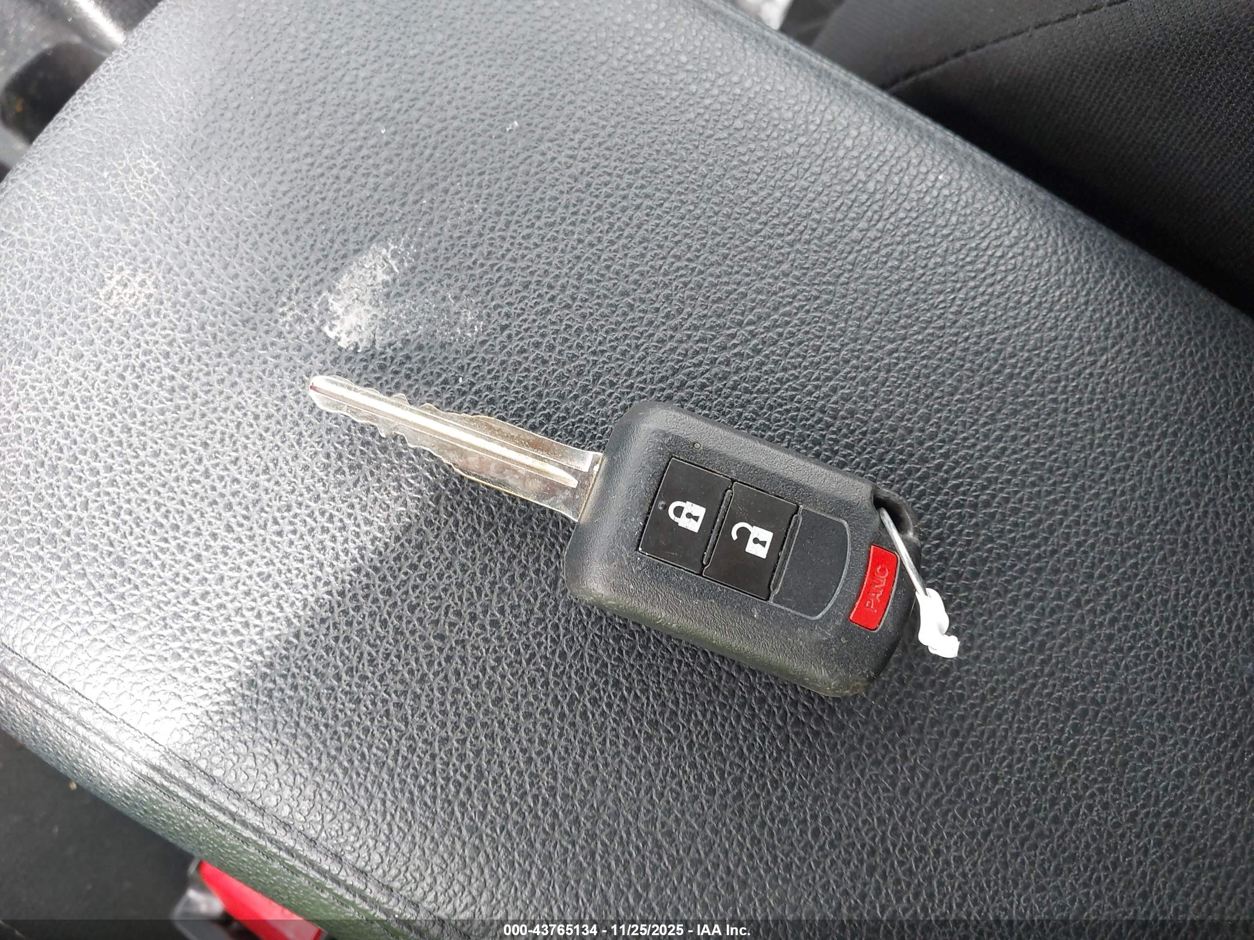 MITSUBISHI OUTLANDER image 11