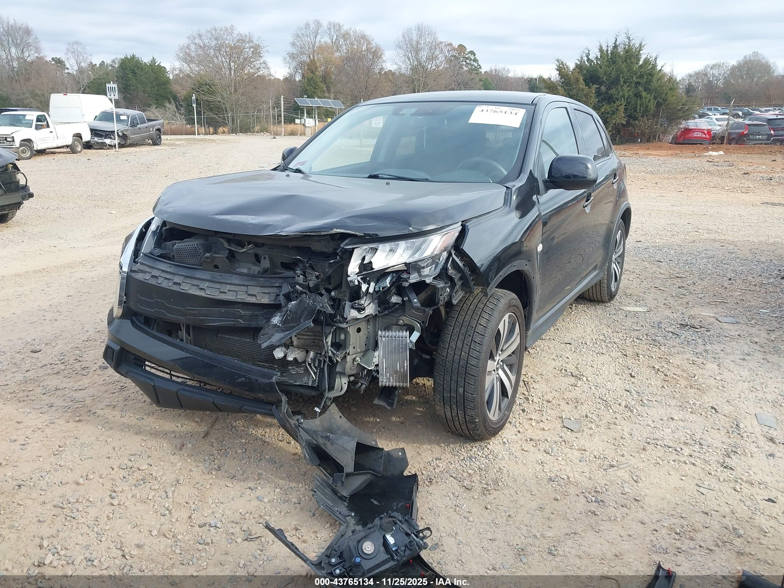 MITSUBISHI OUTLANDER image 2