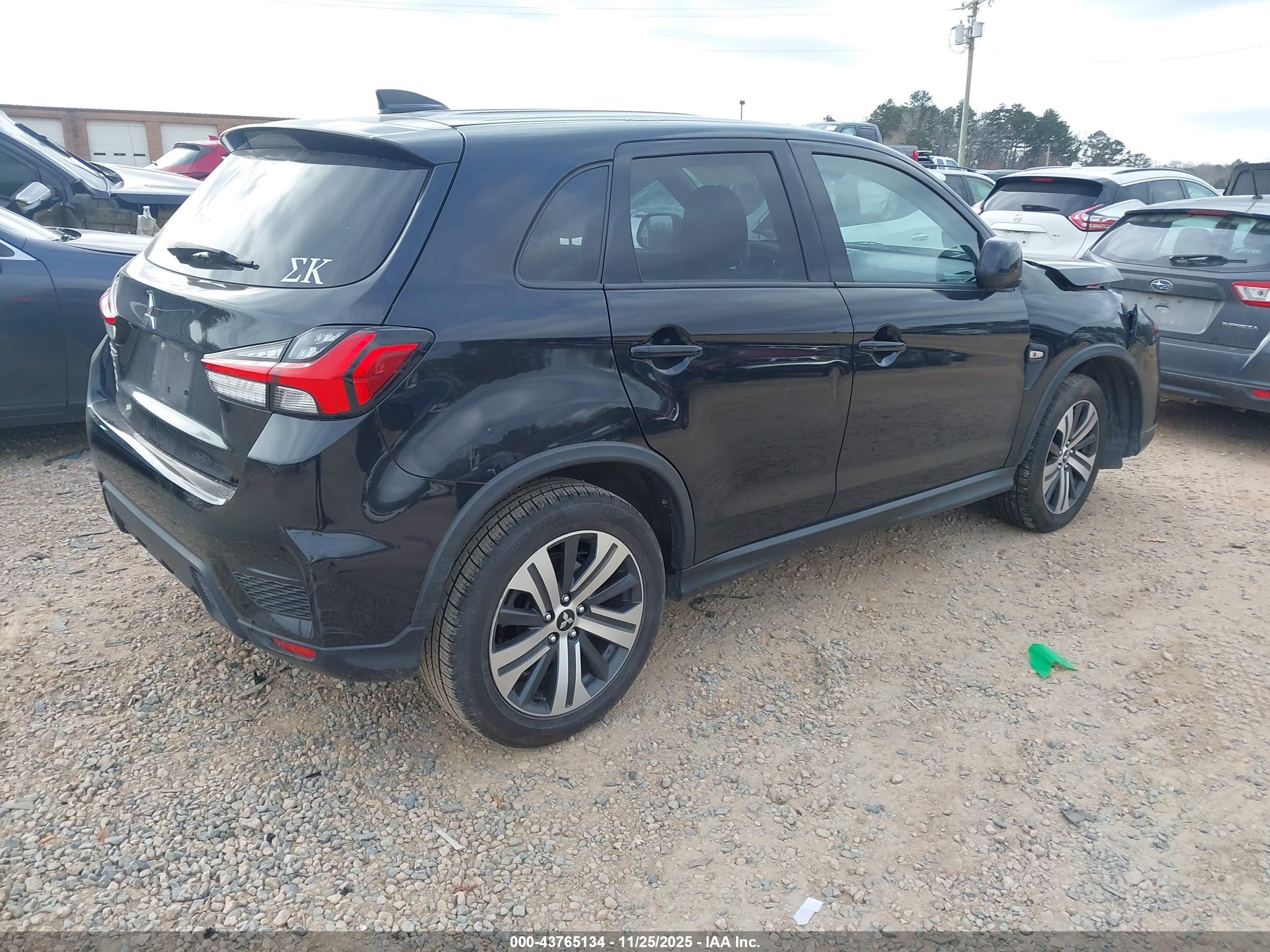 MITSUBISHI OUTLANDER image 4