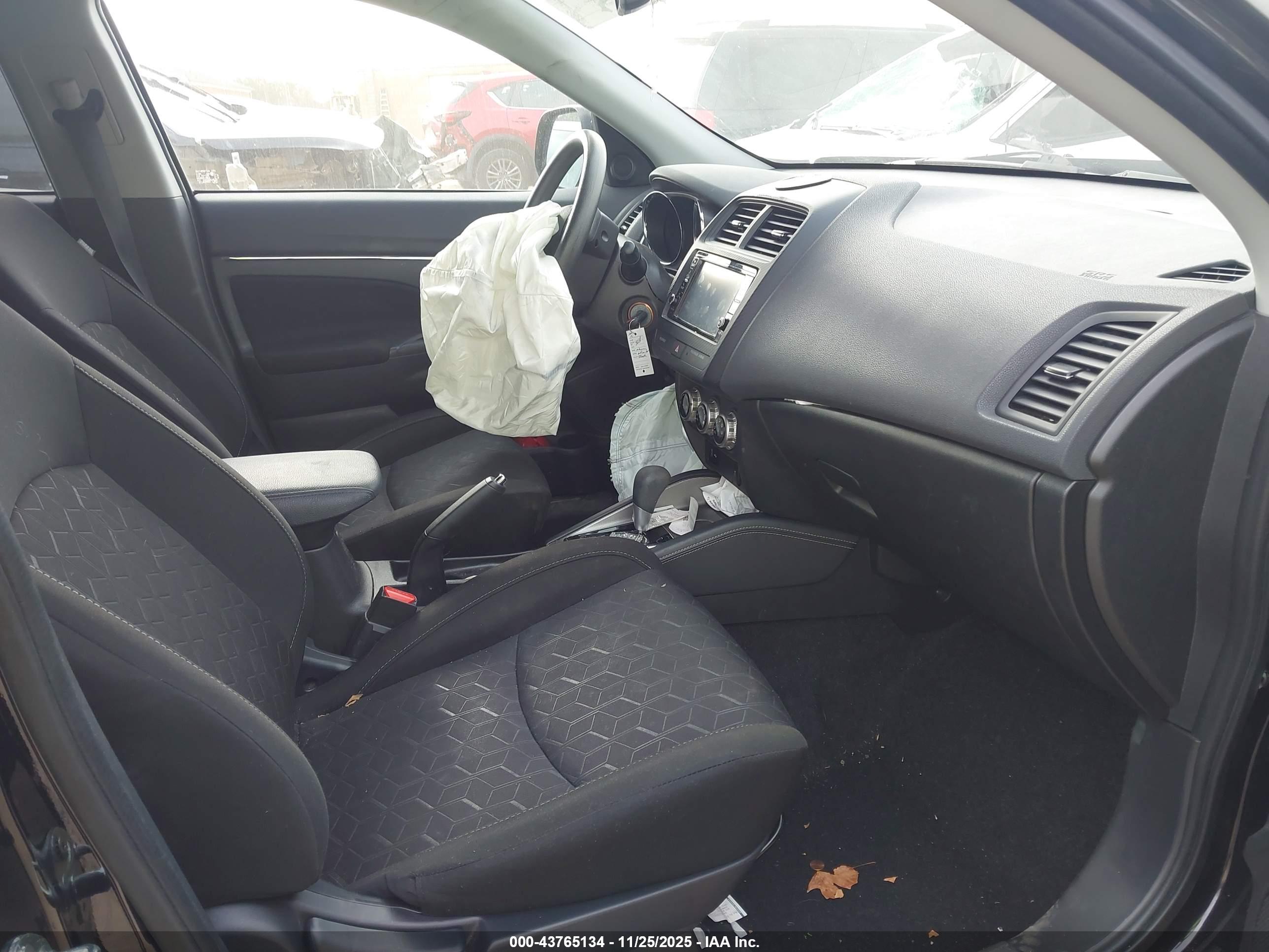 MITSUBISHI OUTLANDER image 5