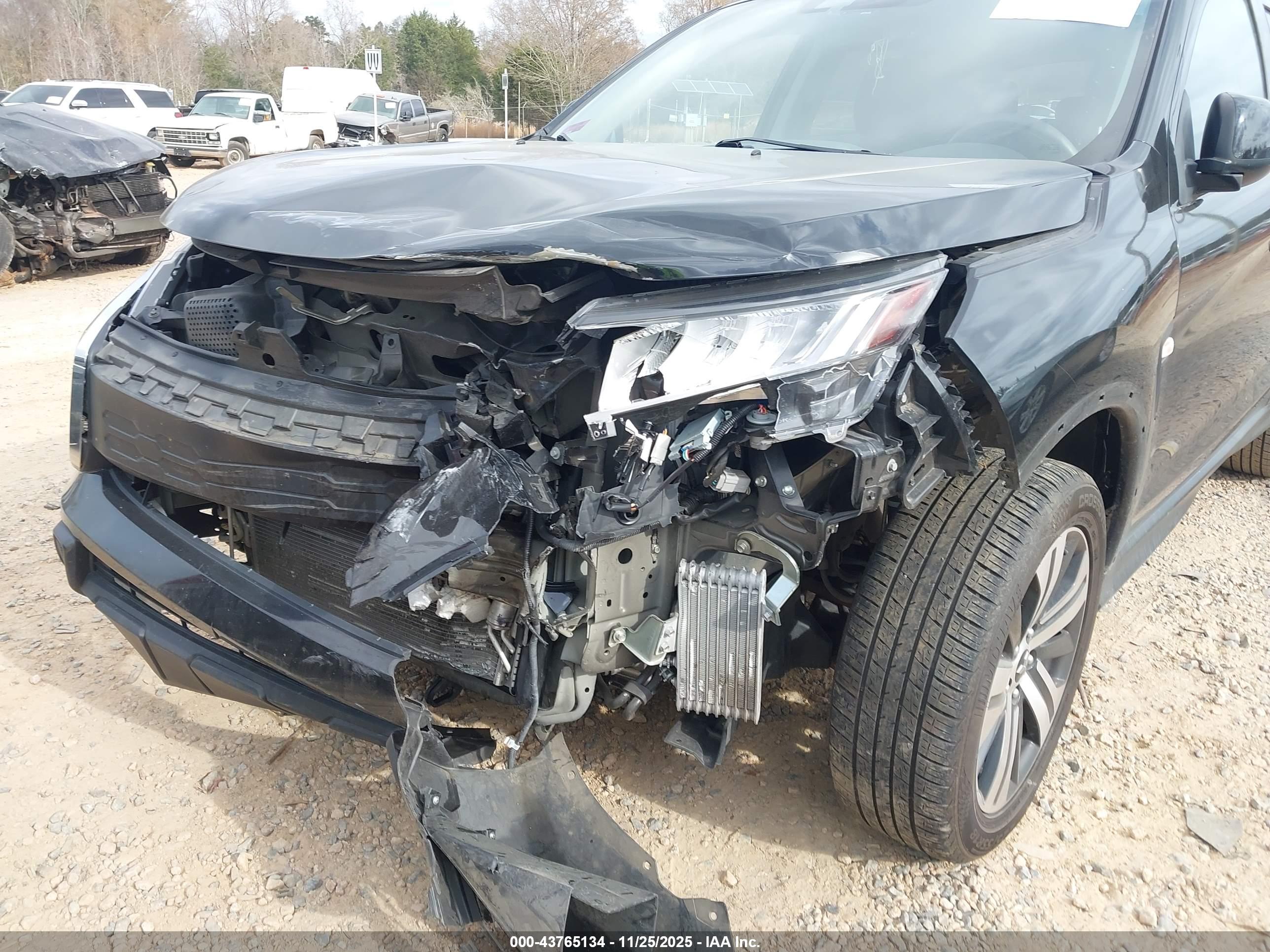 MITSUBISHI OUTLANDER image 6