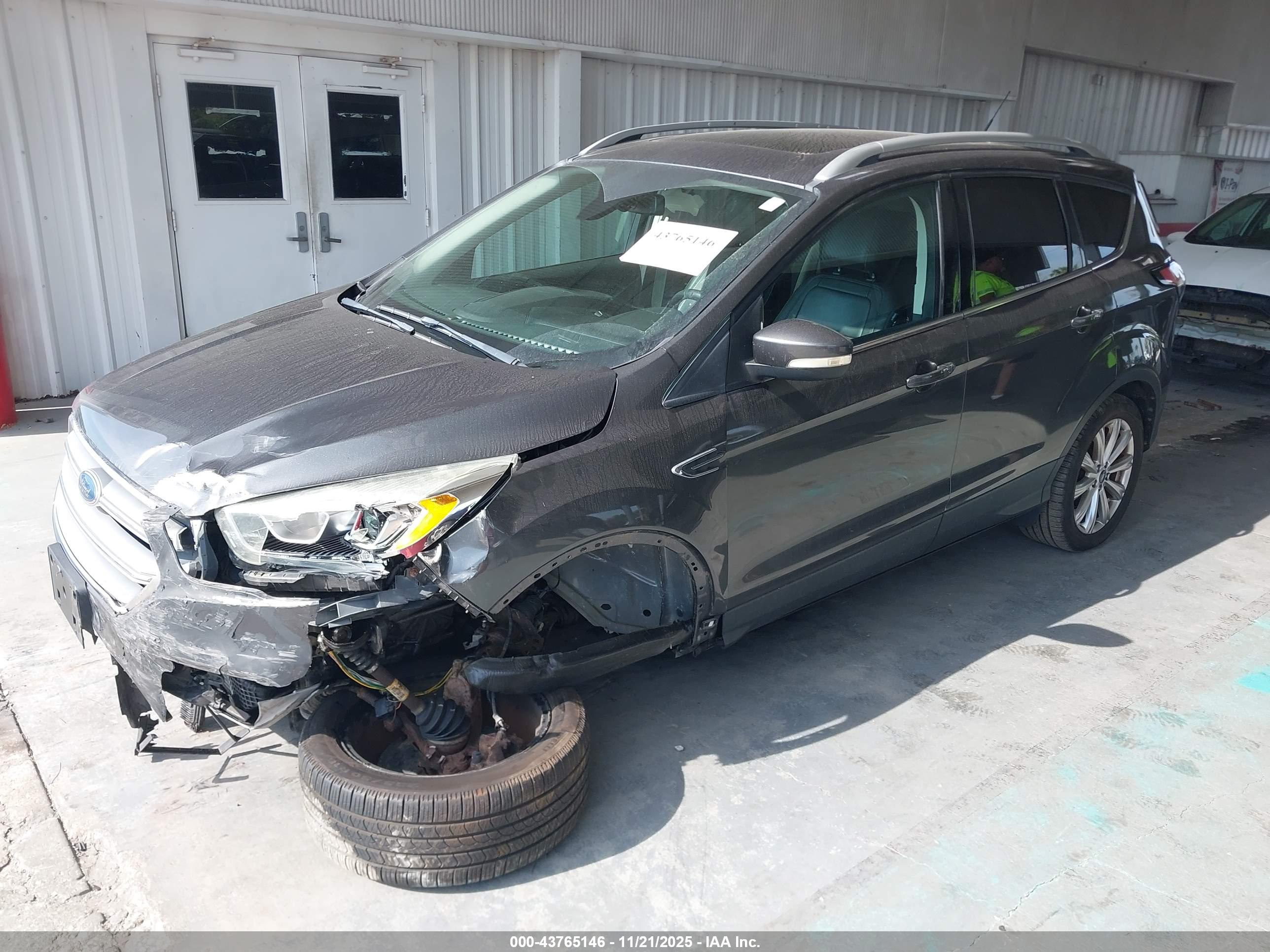 FORD ESCAPE image 2