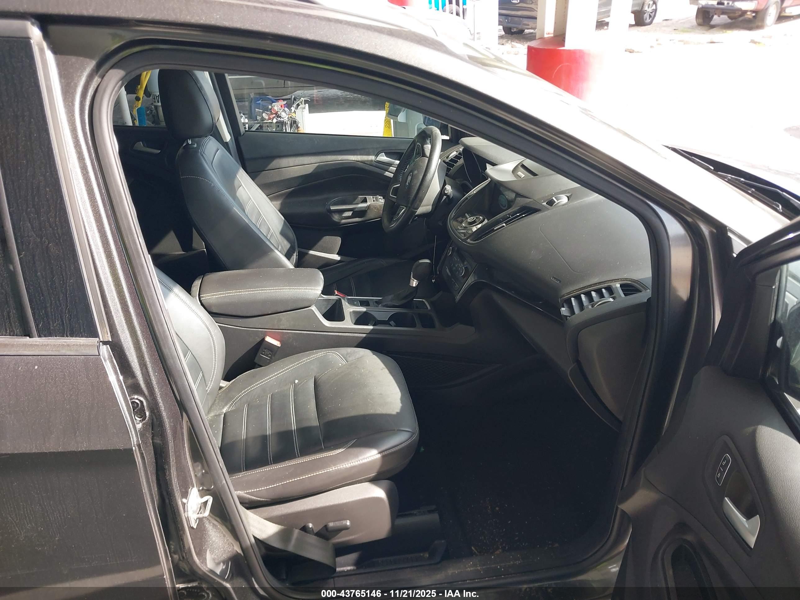 FORD ESCAPE image 5