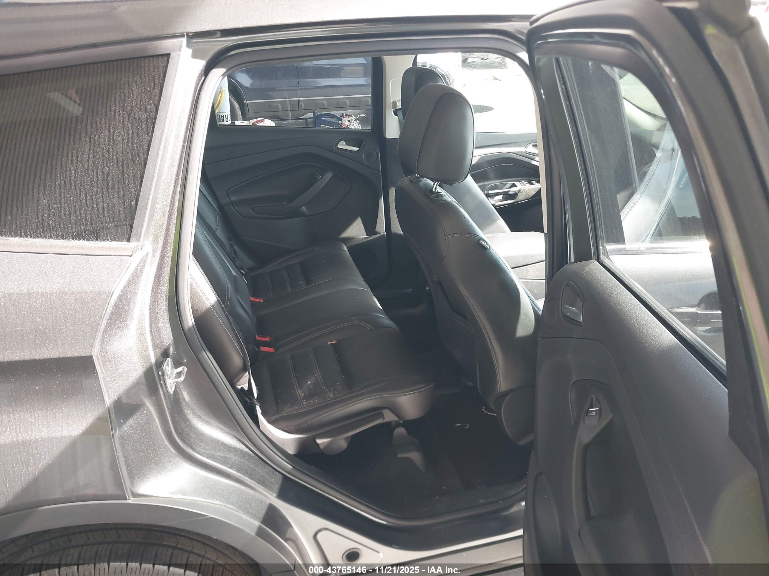 FORD ESCAPE image 8