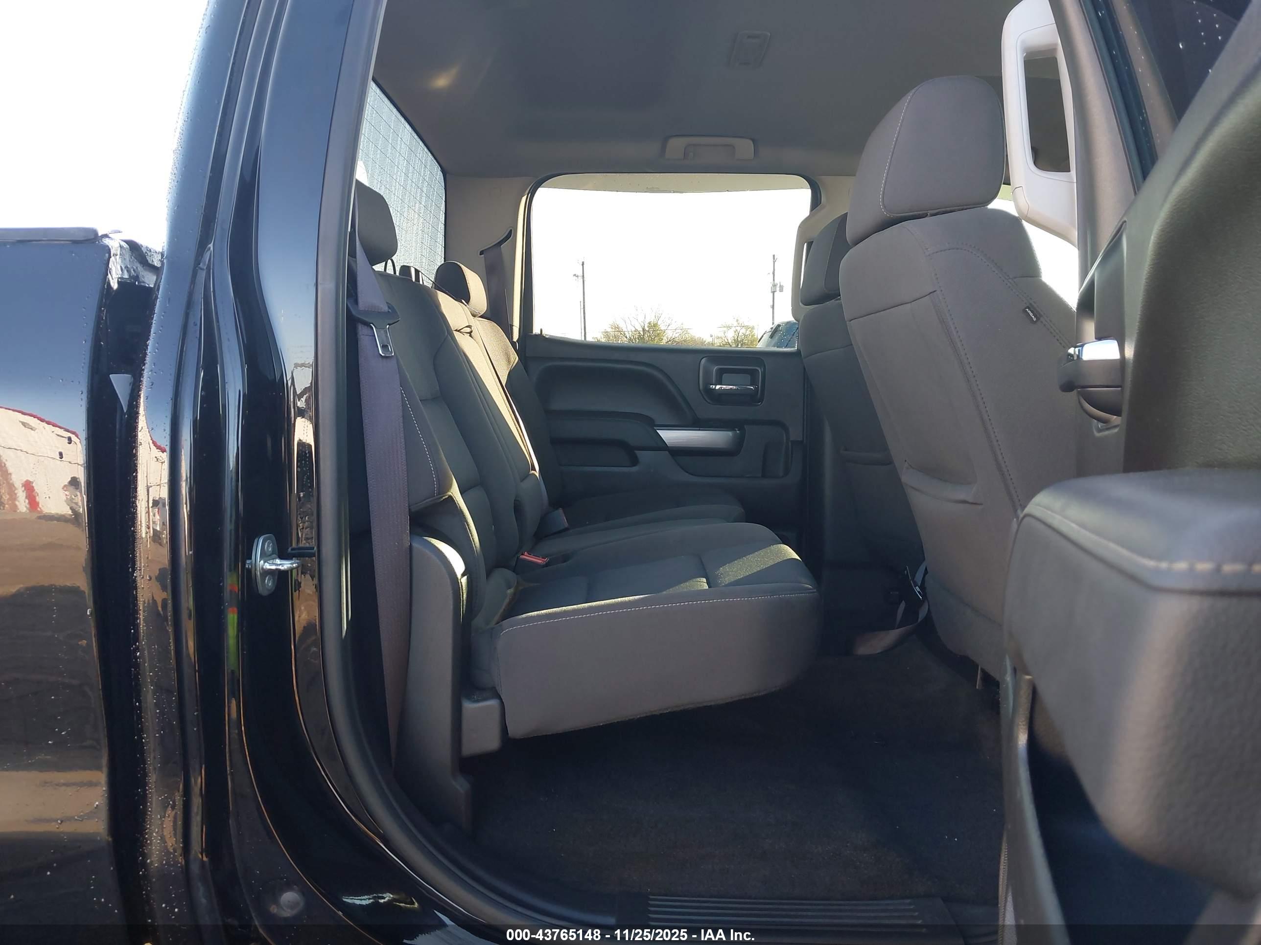 CHEVROLET SILVERADO image 8