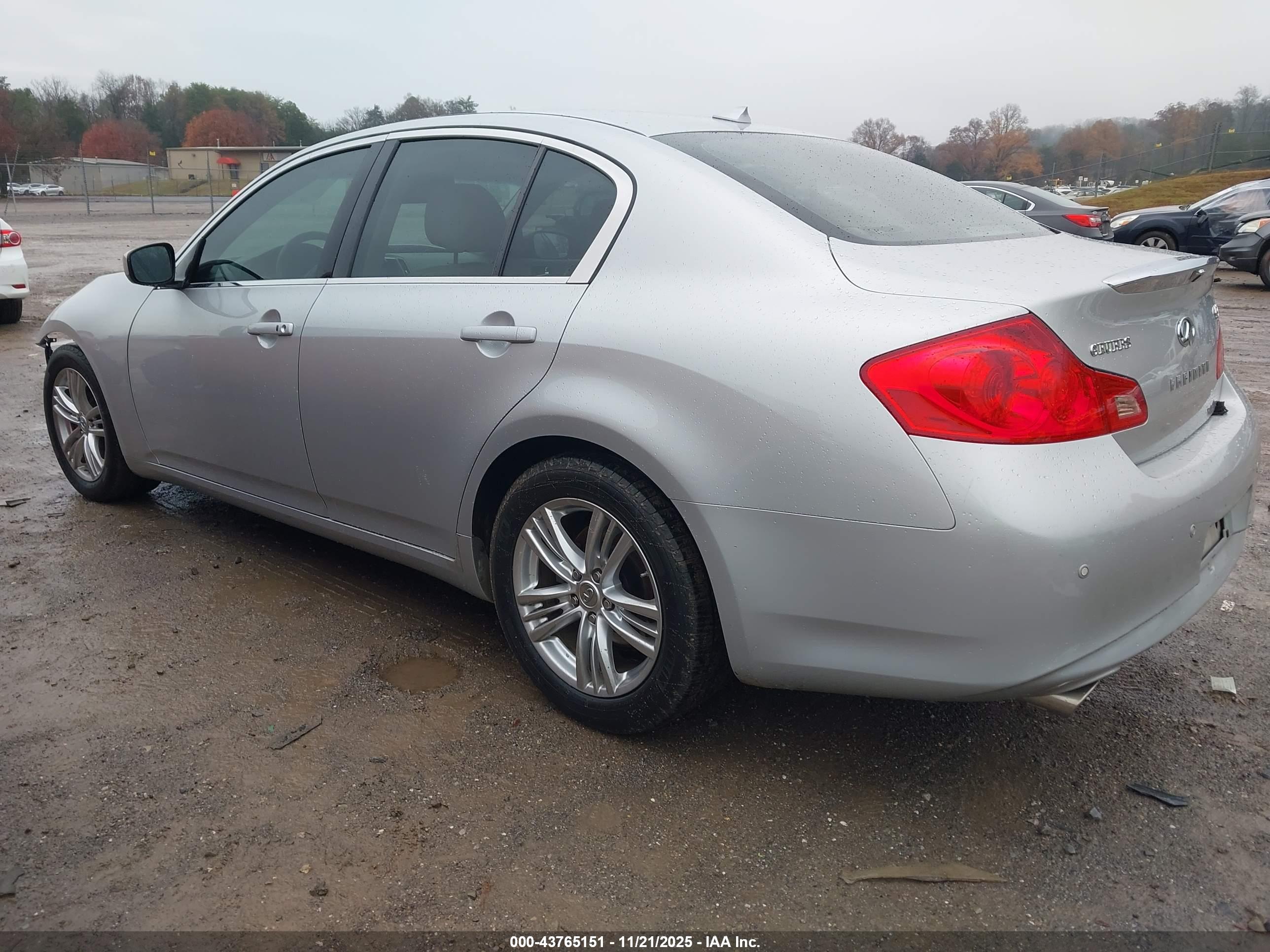 INFINITI G37 image 3
