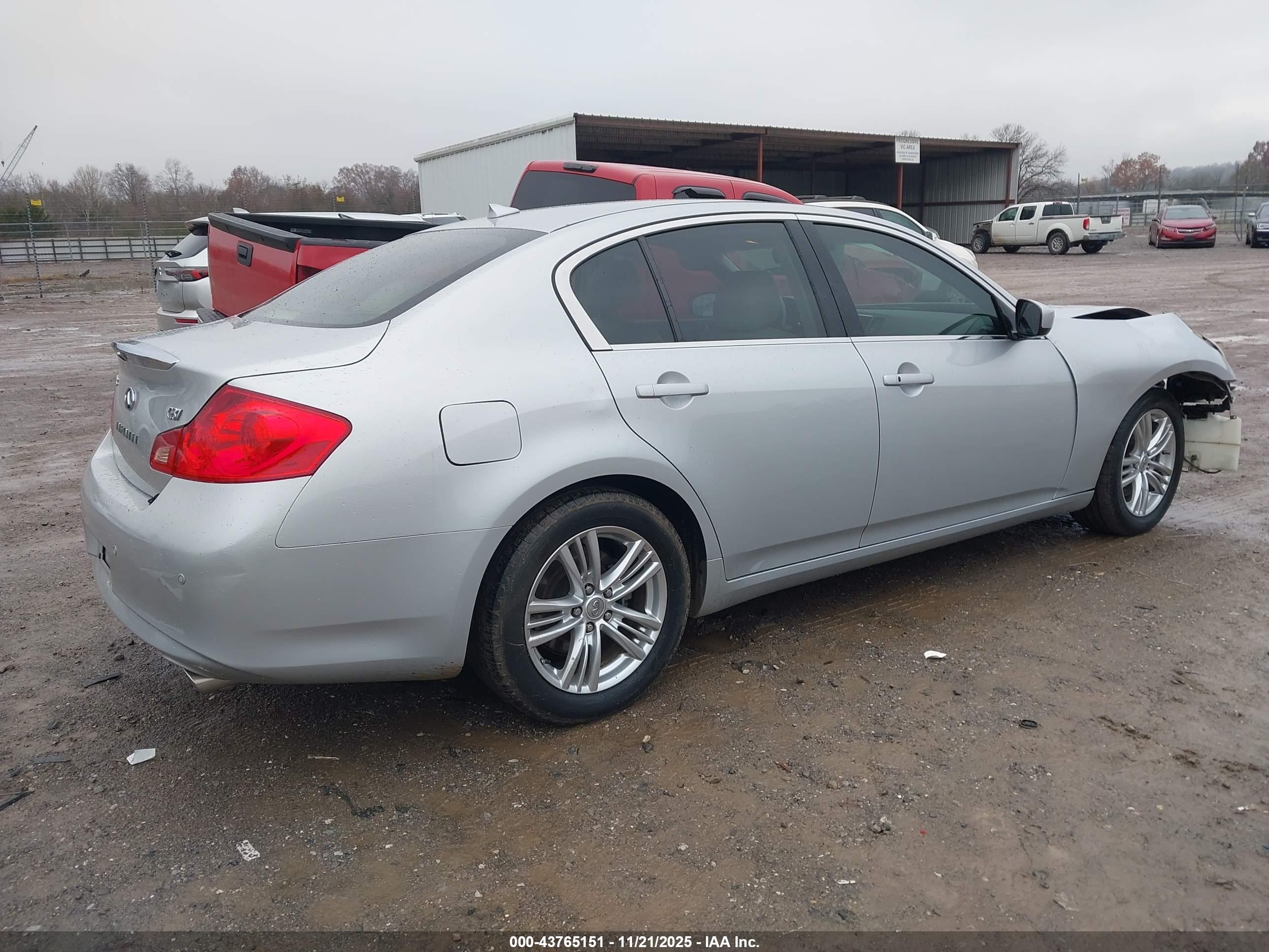 INFINITI G37 image 4