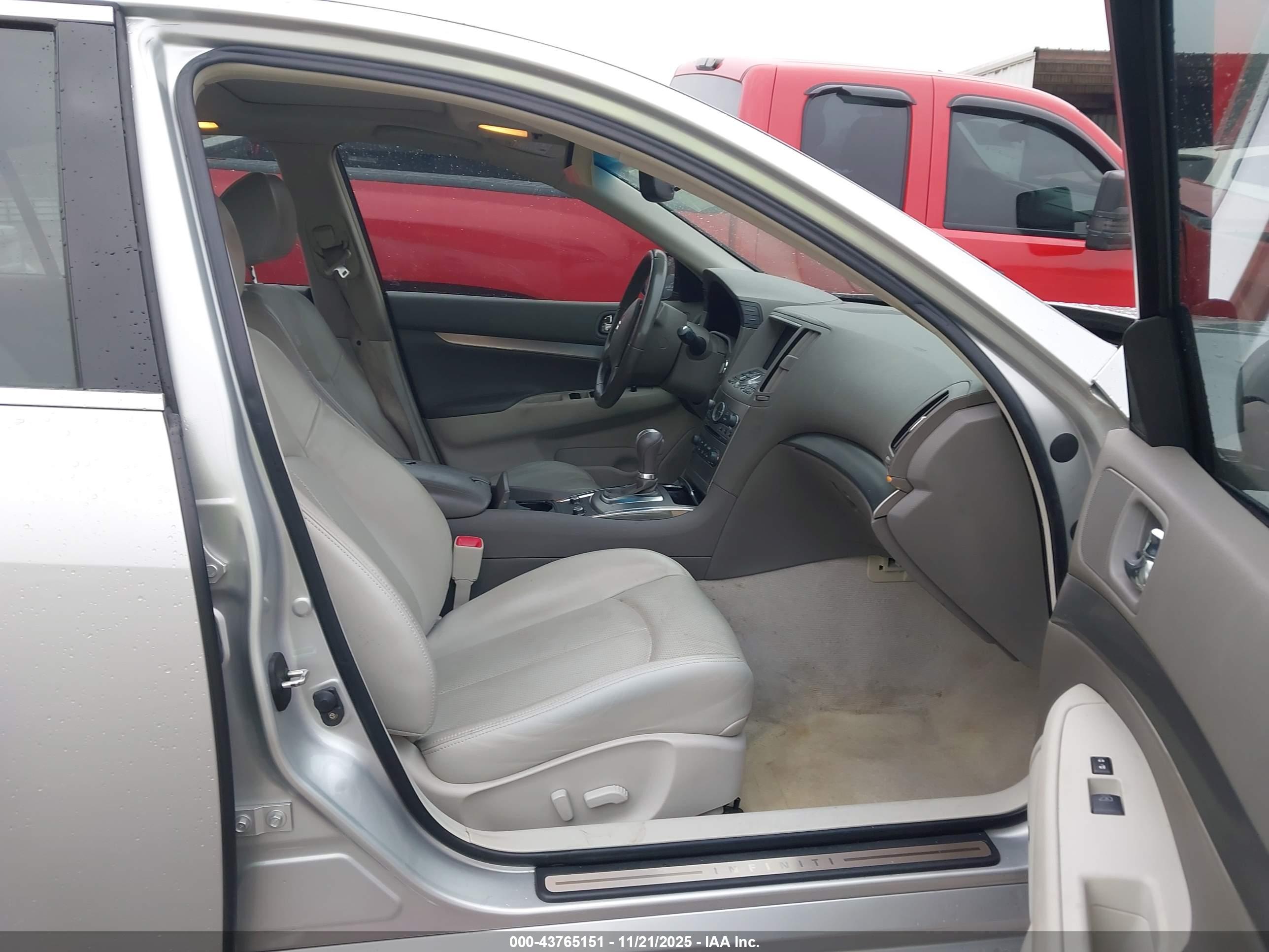INFINITI G37 image 5