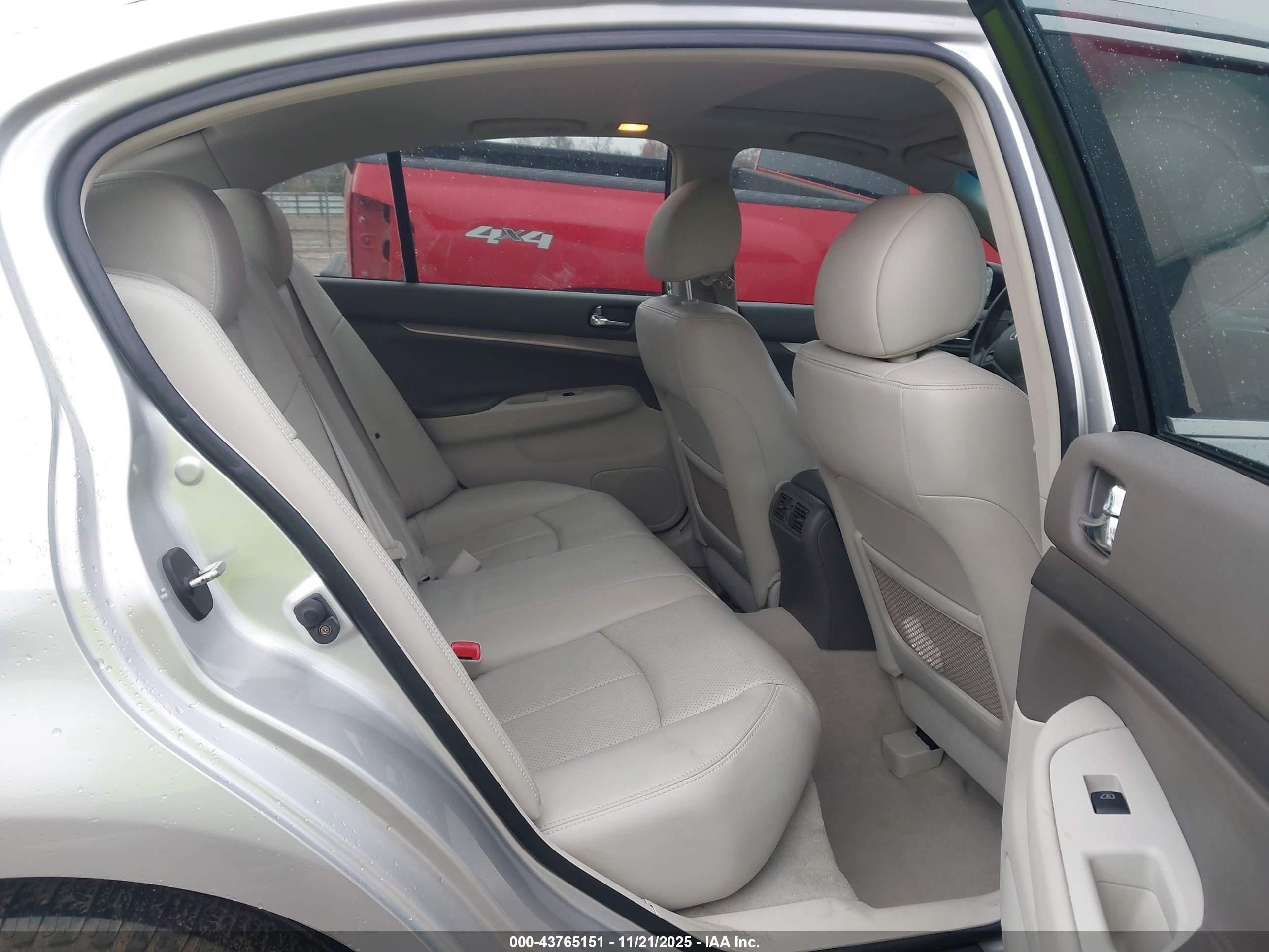INFINITI G37 image 8
