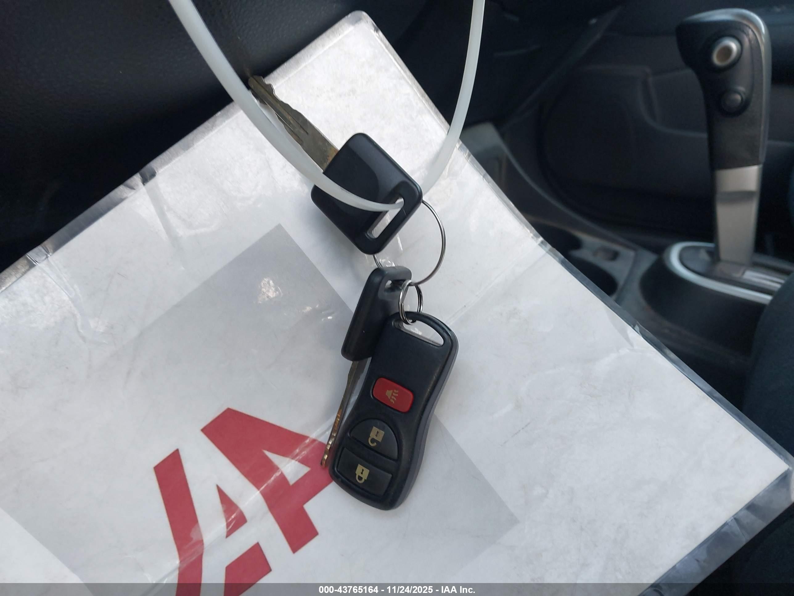 NISSAN VERSA image 11