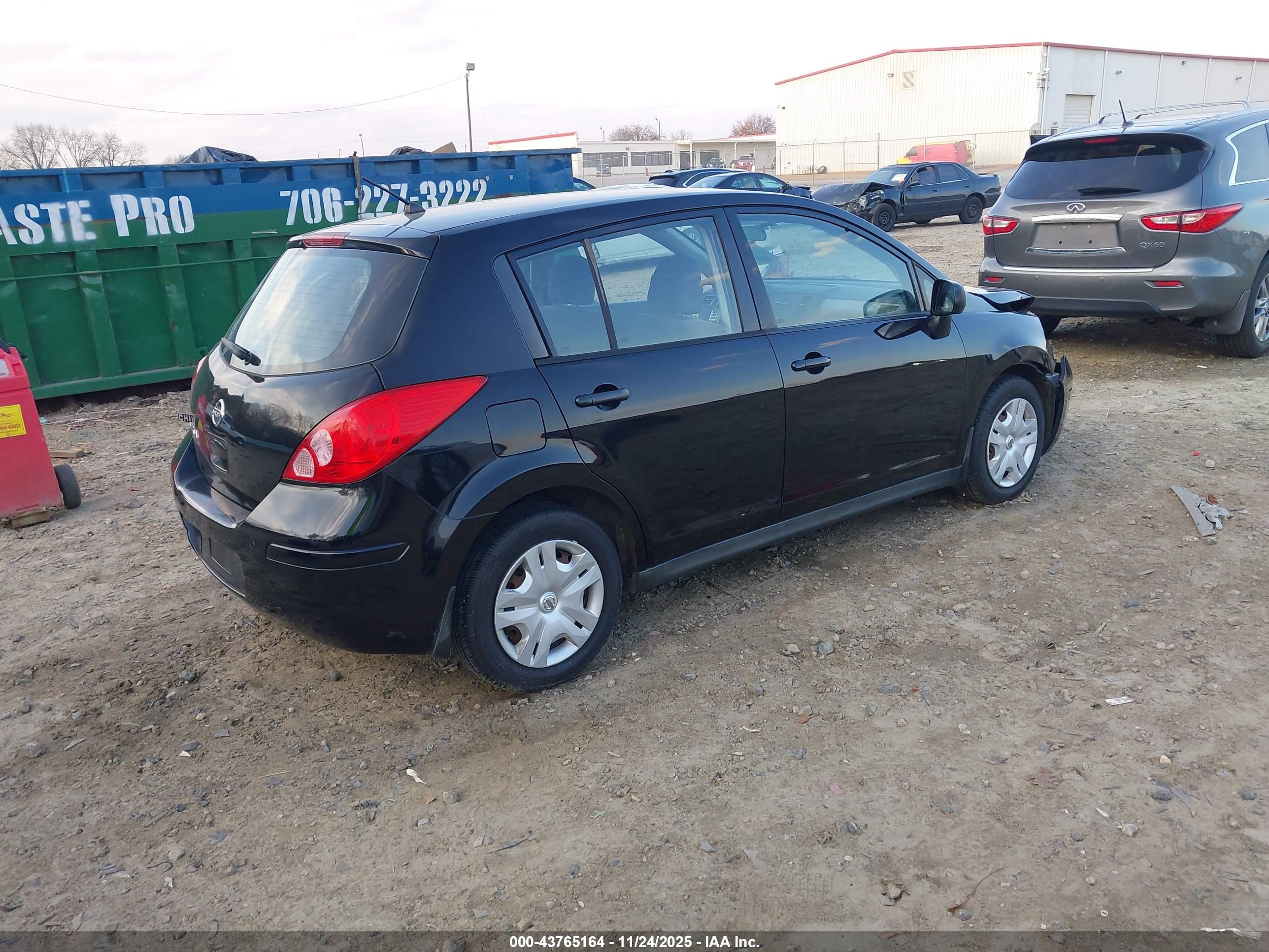 NISSAN VERSA image 4
