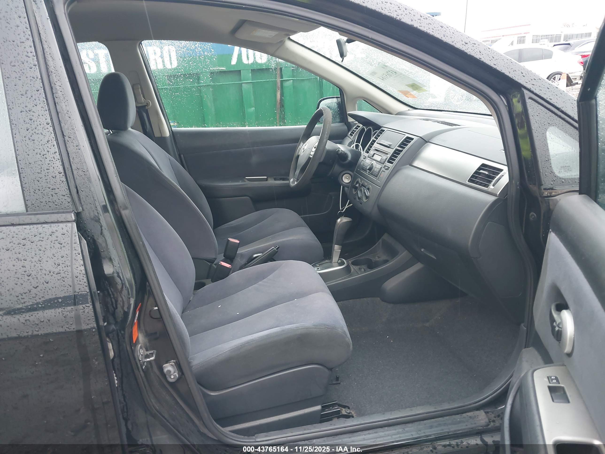 NISSAN VERSA image 5