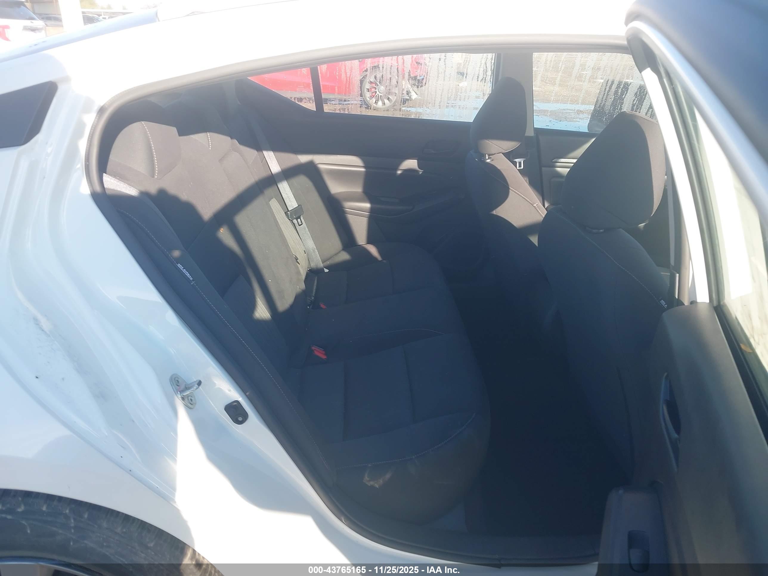 NISSAN ALTIMA image 8