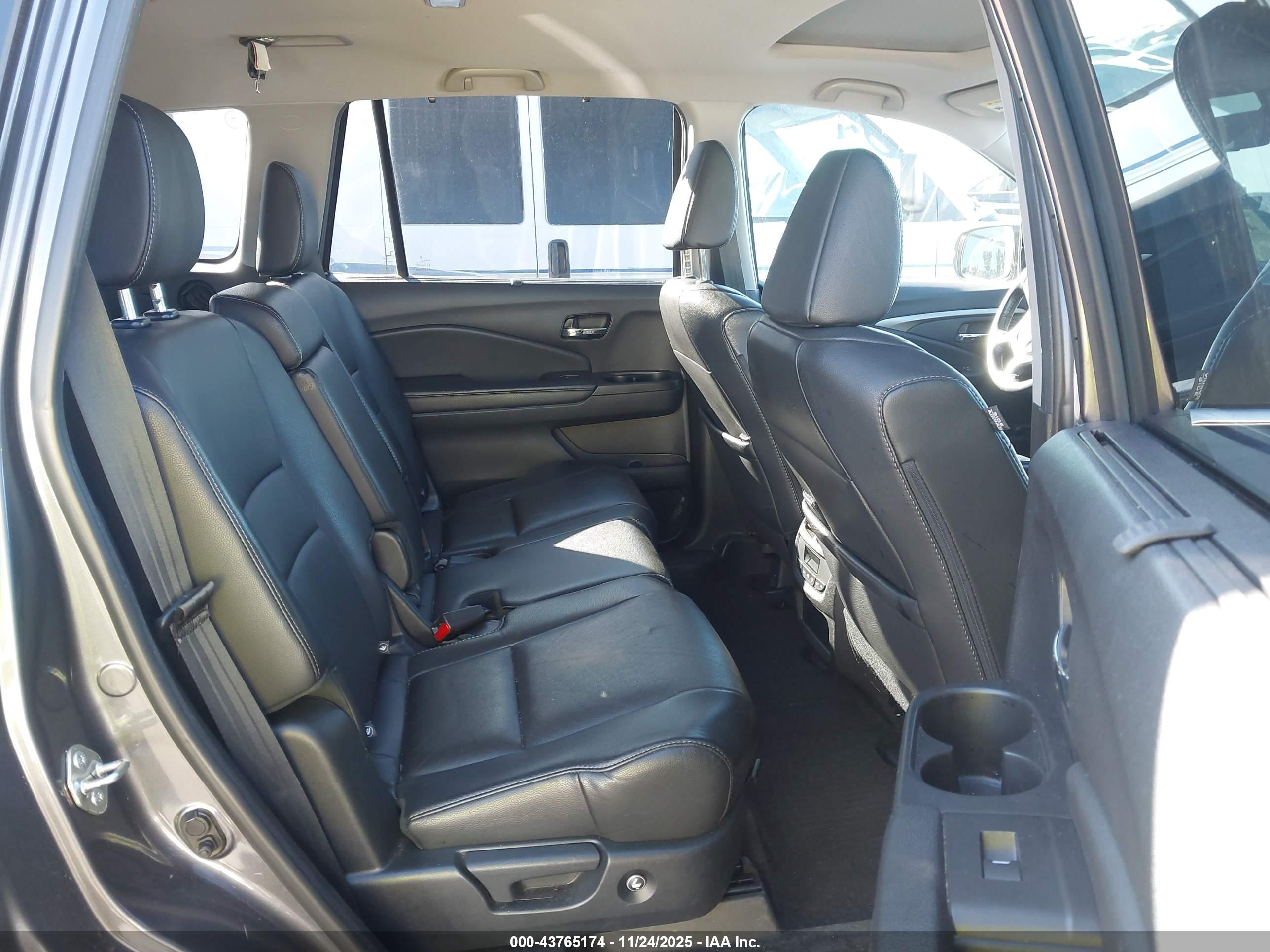 HONDA PILOT image 8