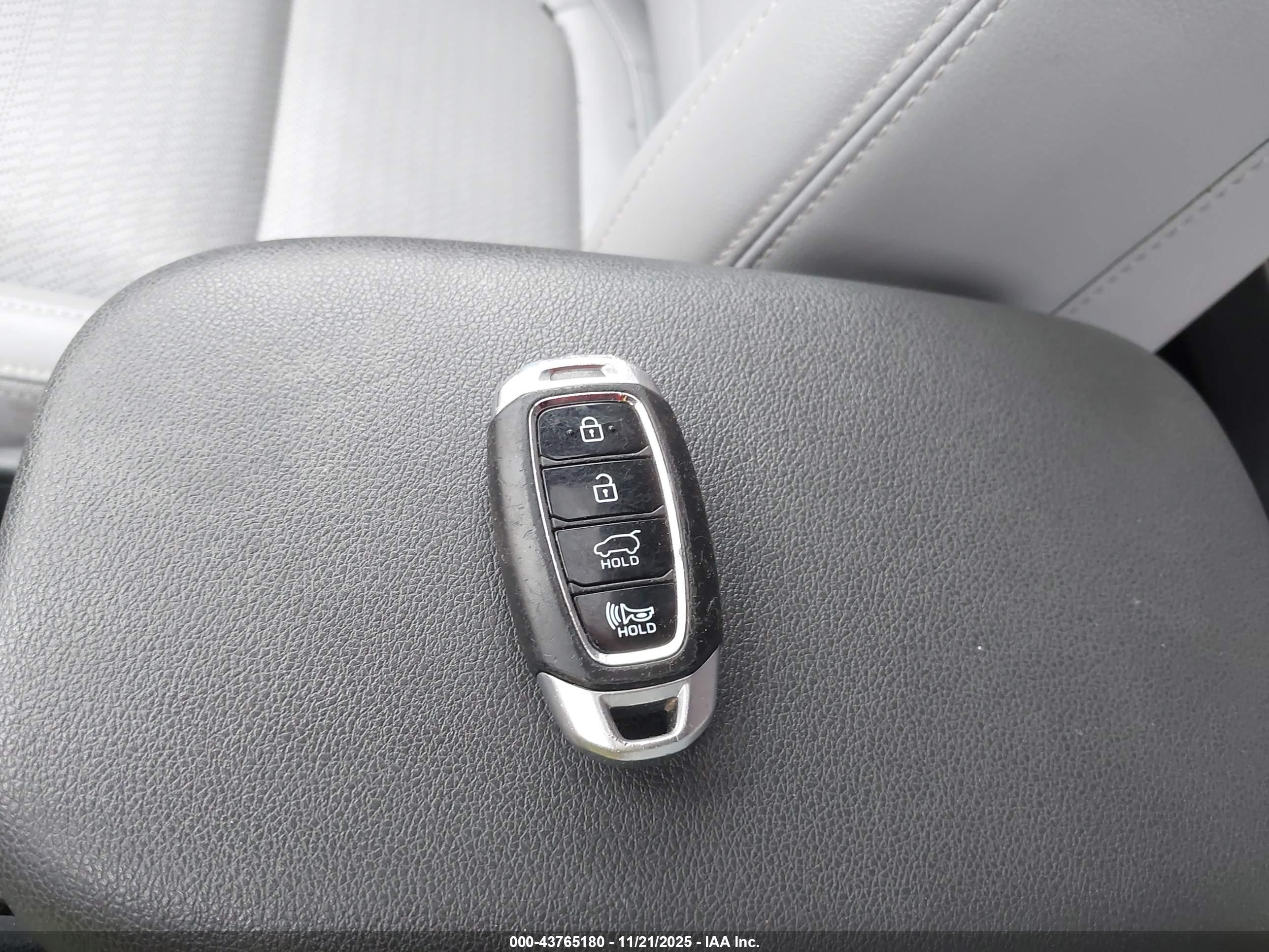 HYUNDAI KONA image 11