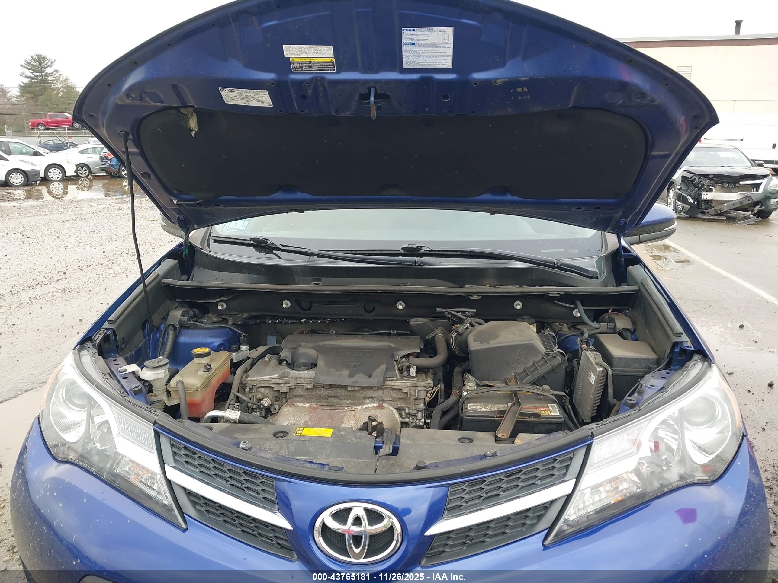 TOYOTA RAV4 image 10